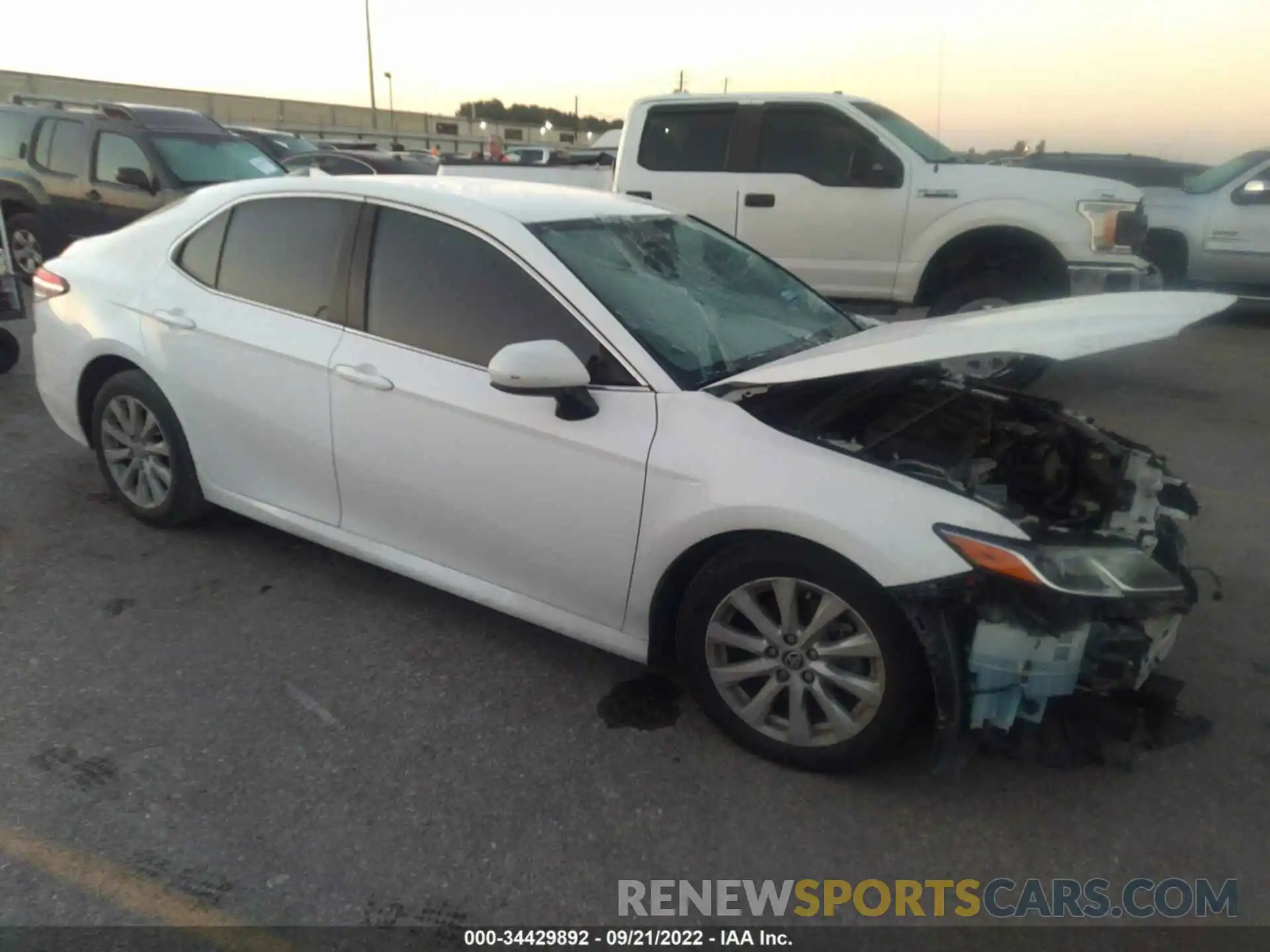 1 Photograph of a damaged car 4T1C11AK8LU960157 TOYOTA CAMRY 2020