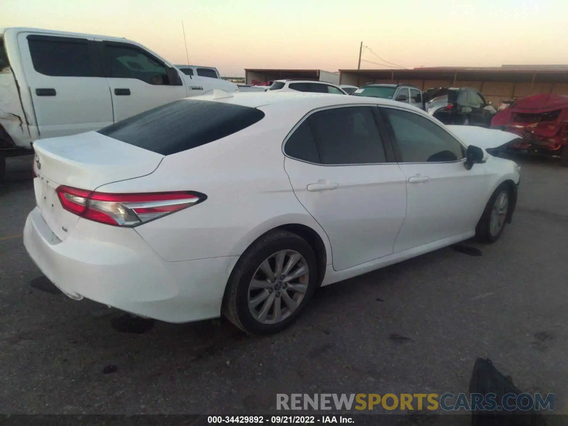 4 Photograph of a damaged car 4T1C11AK8LU960157 TOYOTA CAMRY 2020