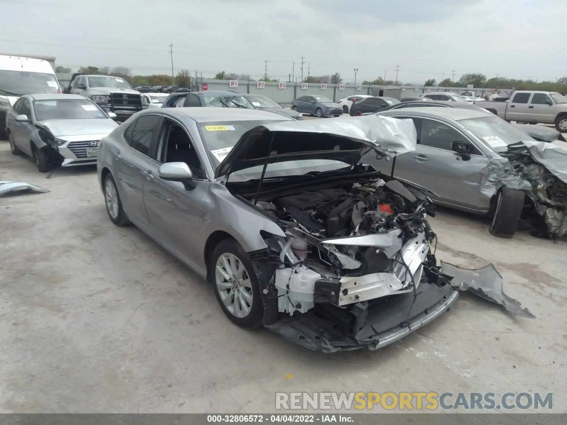 1 Photograph of a damaged car 4T1C11AK8LU979310 TOYOTA CAMRY 2020