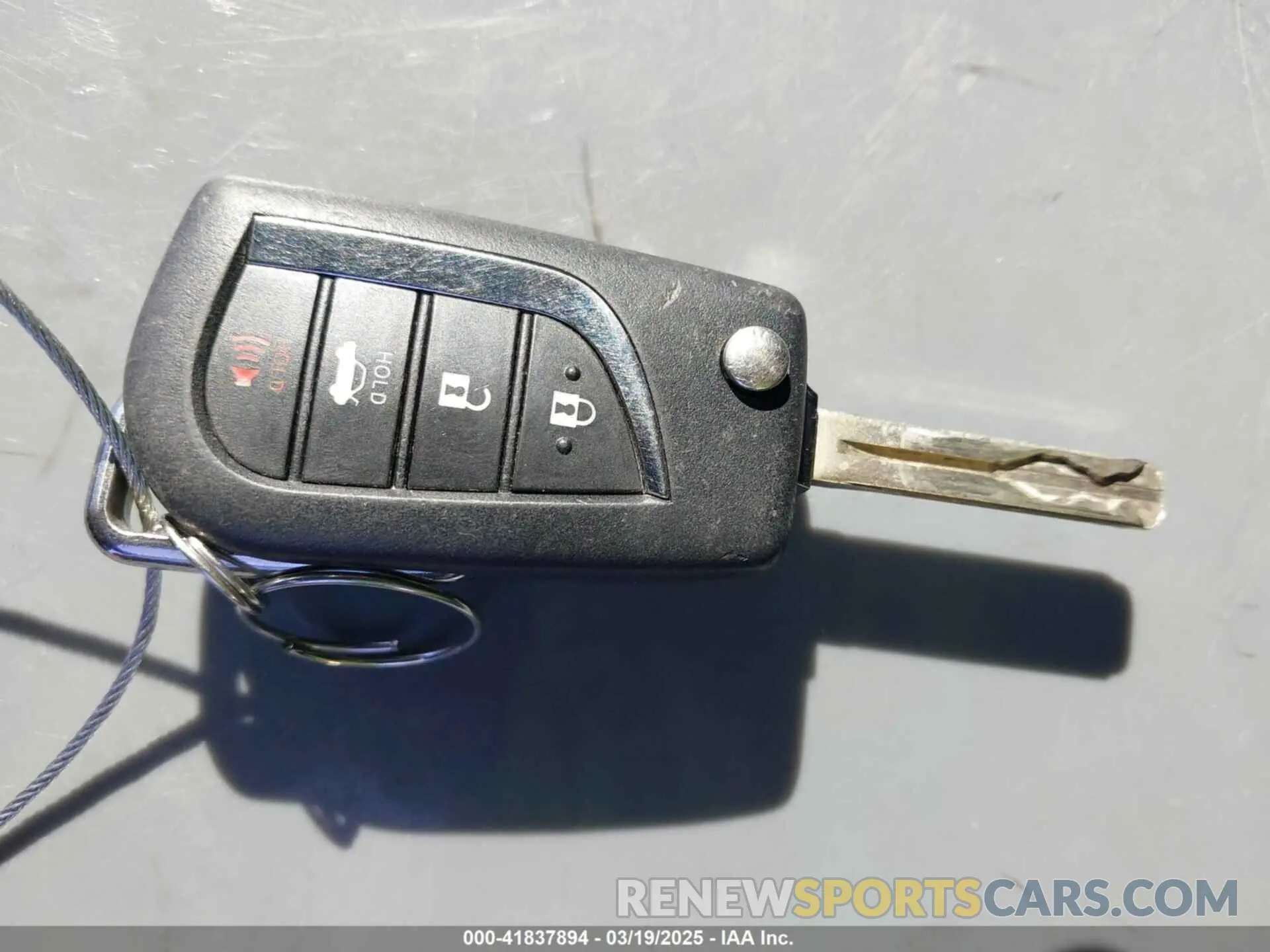 11 Photograph of a damaged car 4T1C11AK9LU311063 TOYOTA CAMRY 2020