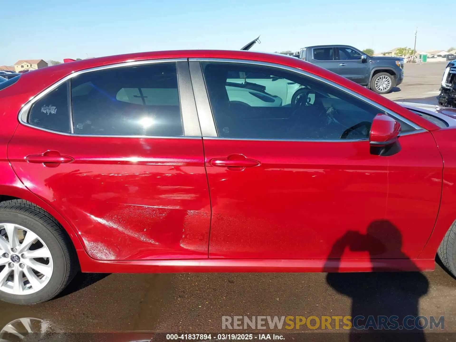 14 Photograph of a damaged car 4T1C11AK9LU311063 TOYOTA CAMRY 2020