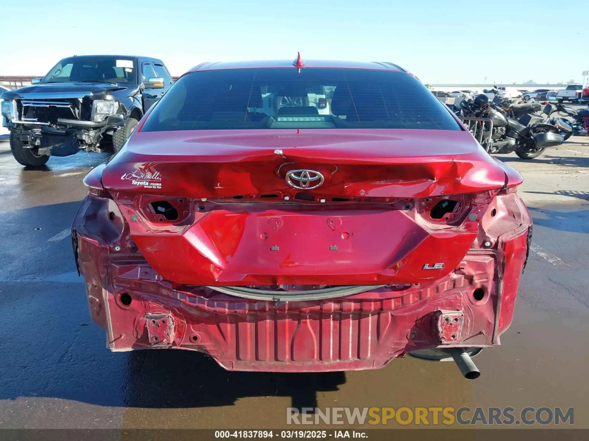 17 Photograph of a damaged car 4T1C11AK9LU311063 TOYOTA CAMRY 2020