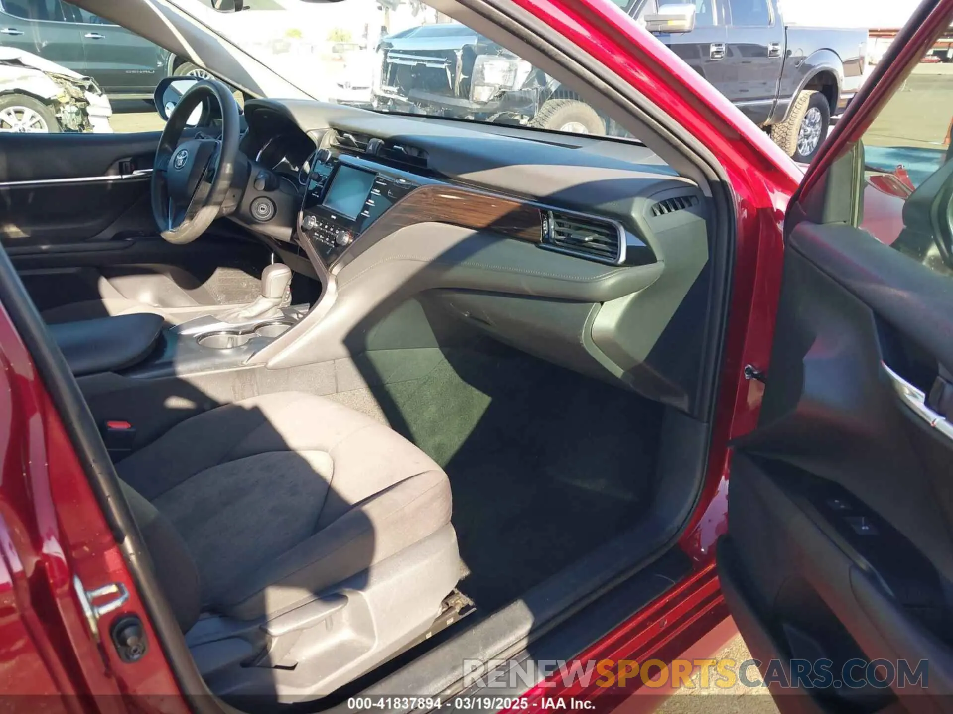 5 Photograph of a damaged car 4T1C11AK9LU311063 TOYOTA CAMRY 2020