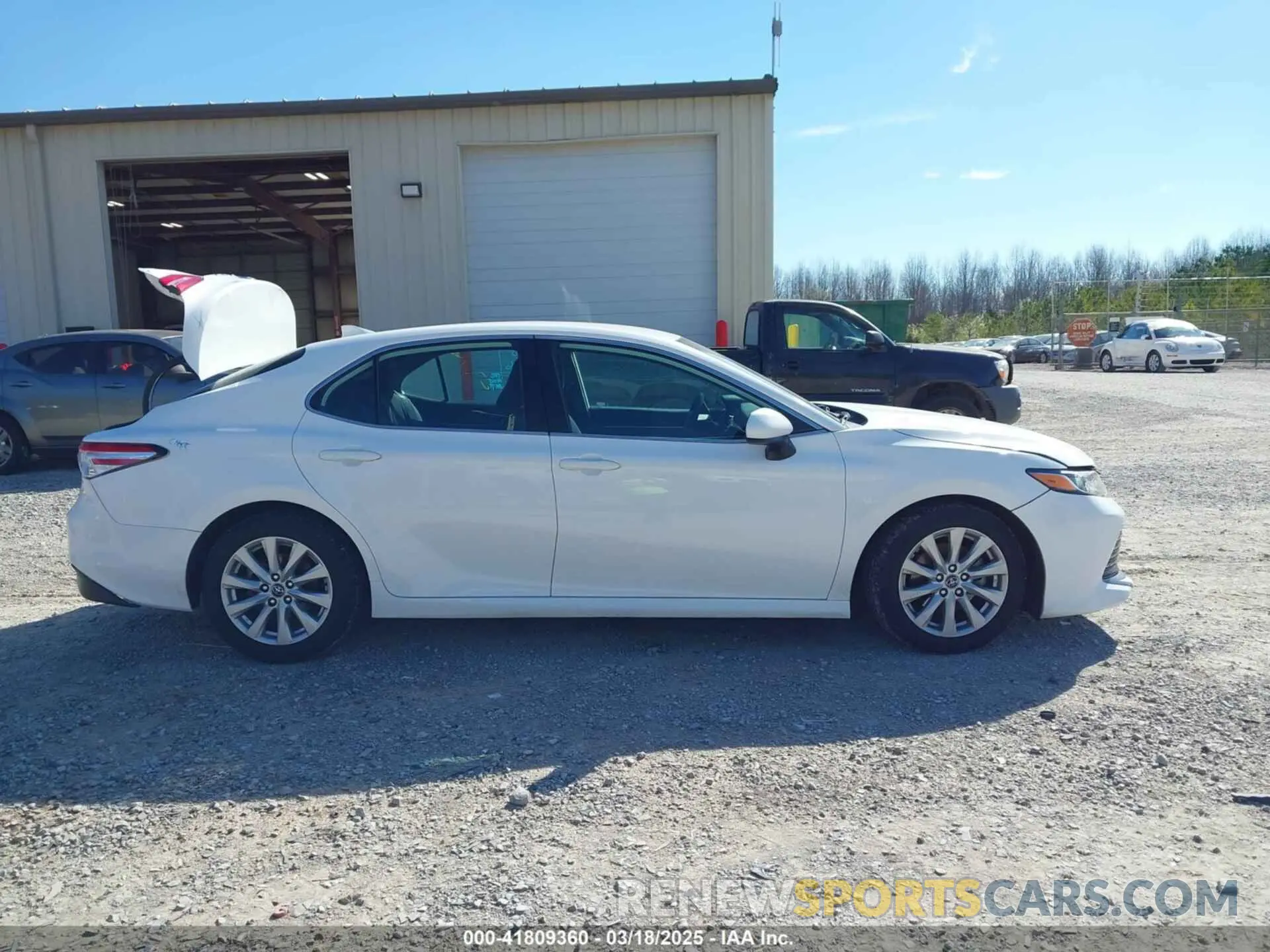 14 Photograph of a damaged car 4T1C11AK9LU315906 TOYOTA CAMRY 2020