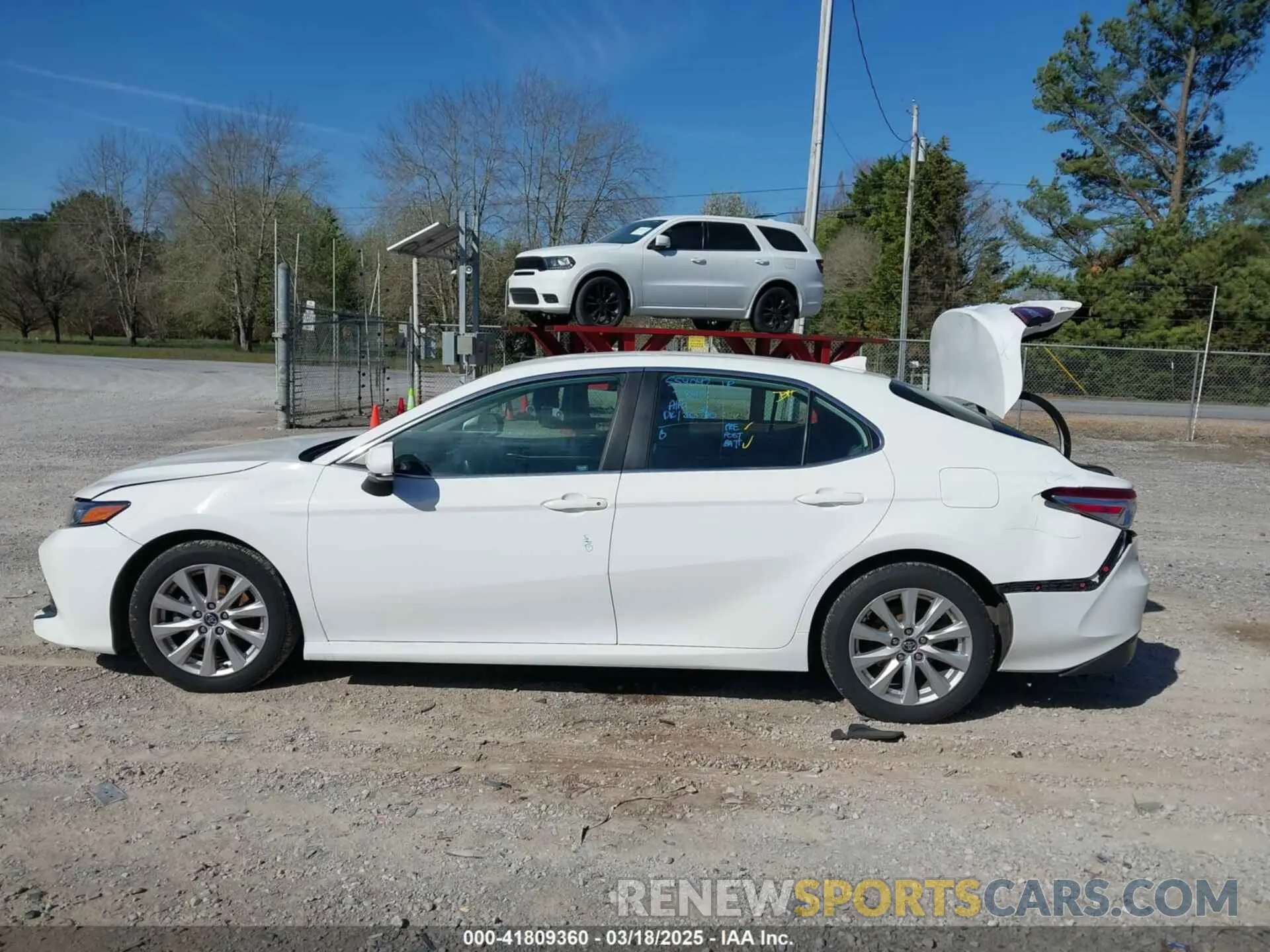 15 Photograph of a damaged car 4T1C11AK9LU315906 TOYOTA CAMRY 2020