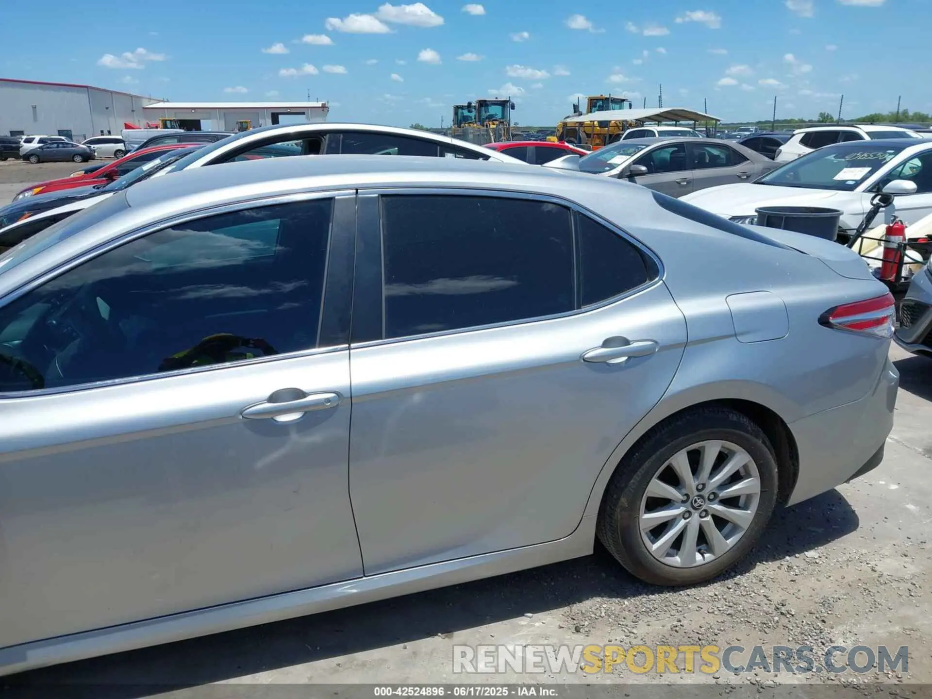 15 Photograph of a damaged car 4T1C11AK9LU319910 TOYOTA CAMRY 2020
