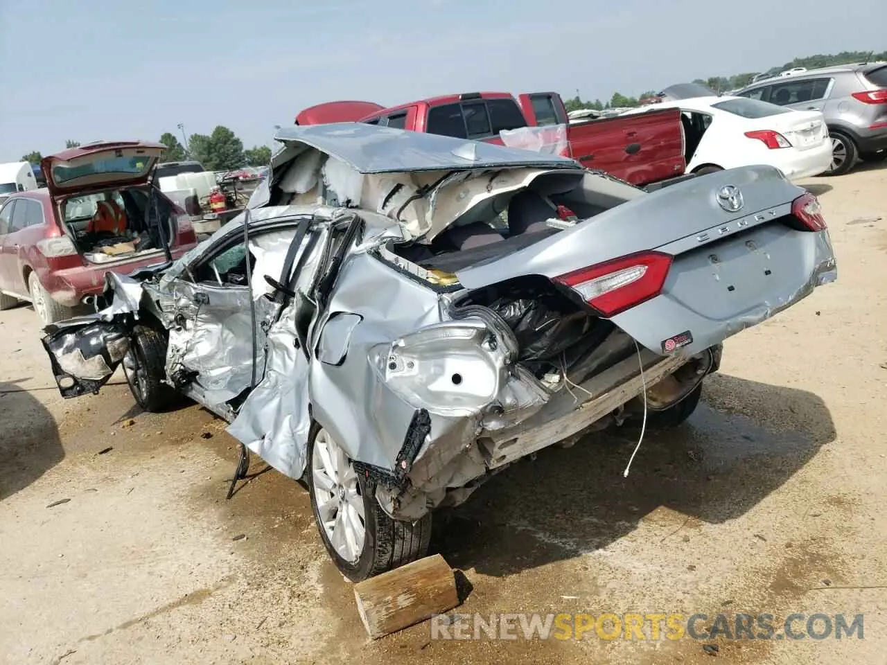 2 Photograph of a damaged car 4T1C11AK9LU346086 TOYOTA CAMRY 2020