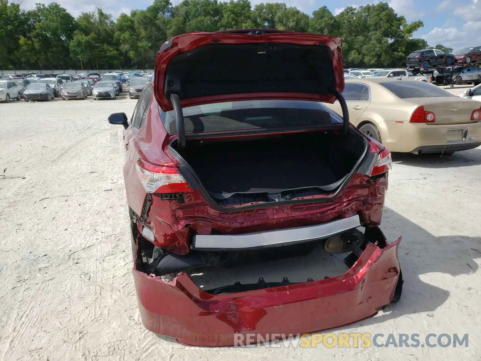 9 Photograph of a damaged car 4T1C11AK9LU356018 TOYOTA CAMRY 2020