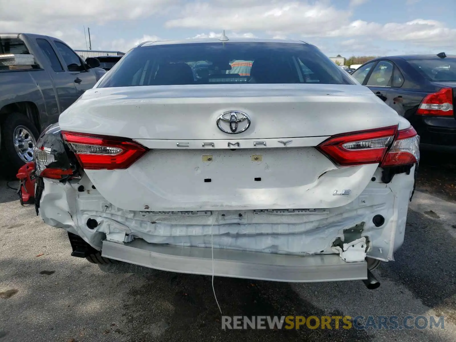 9 Photograph of a damaged car 4T1C11AK9LU385406 TOYOTA CAMRY 2020
