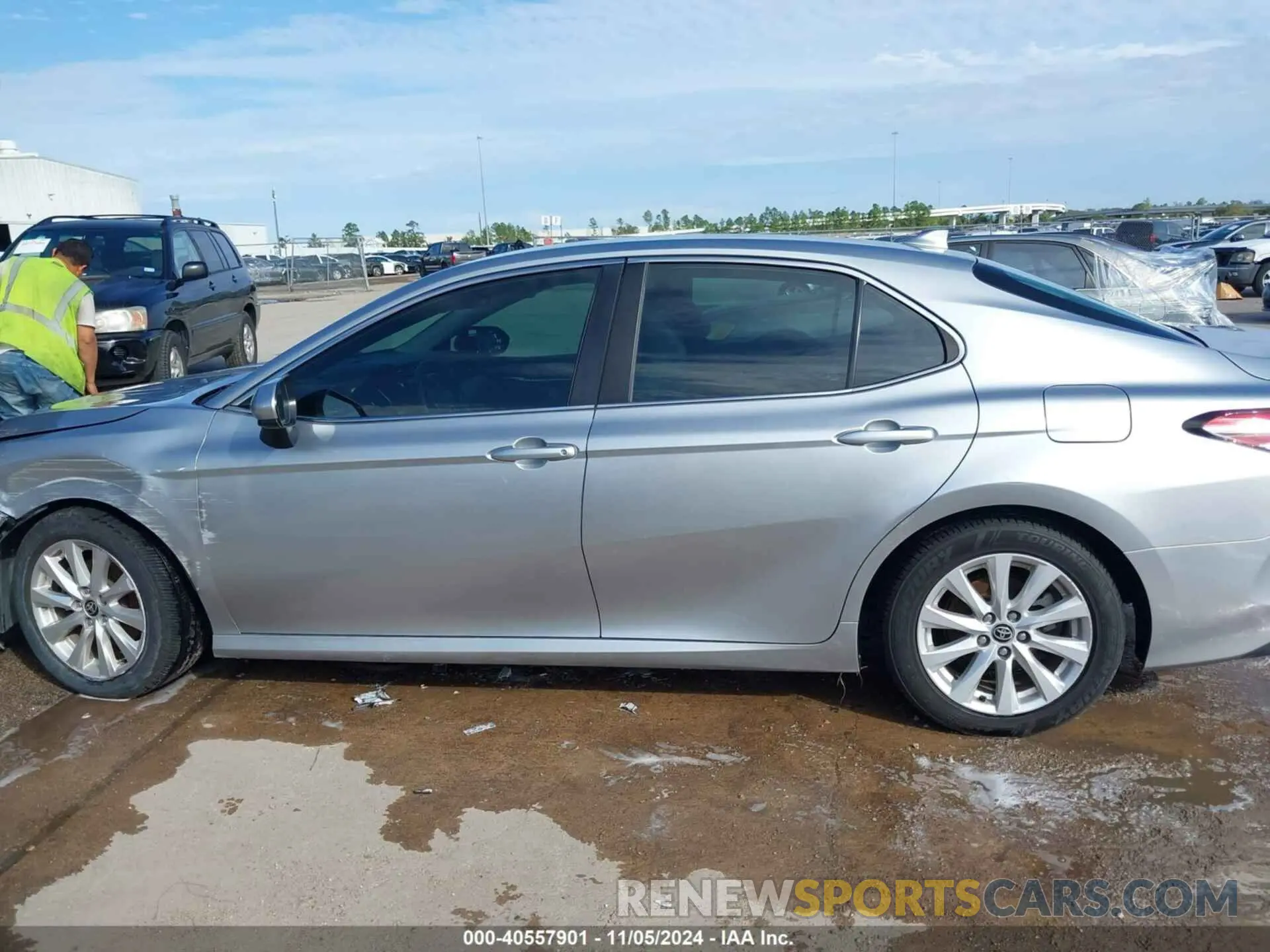 14 Photograph of a damaged car 4T1C11AK9LU511389 TOYOTA CAMRY 2020