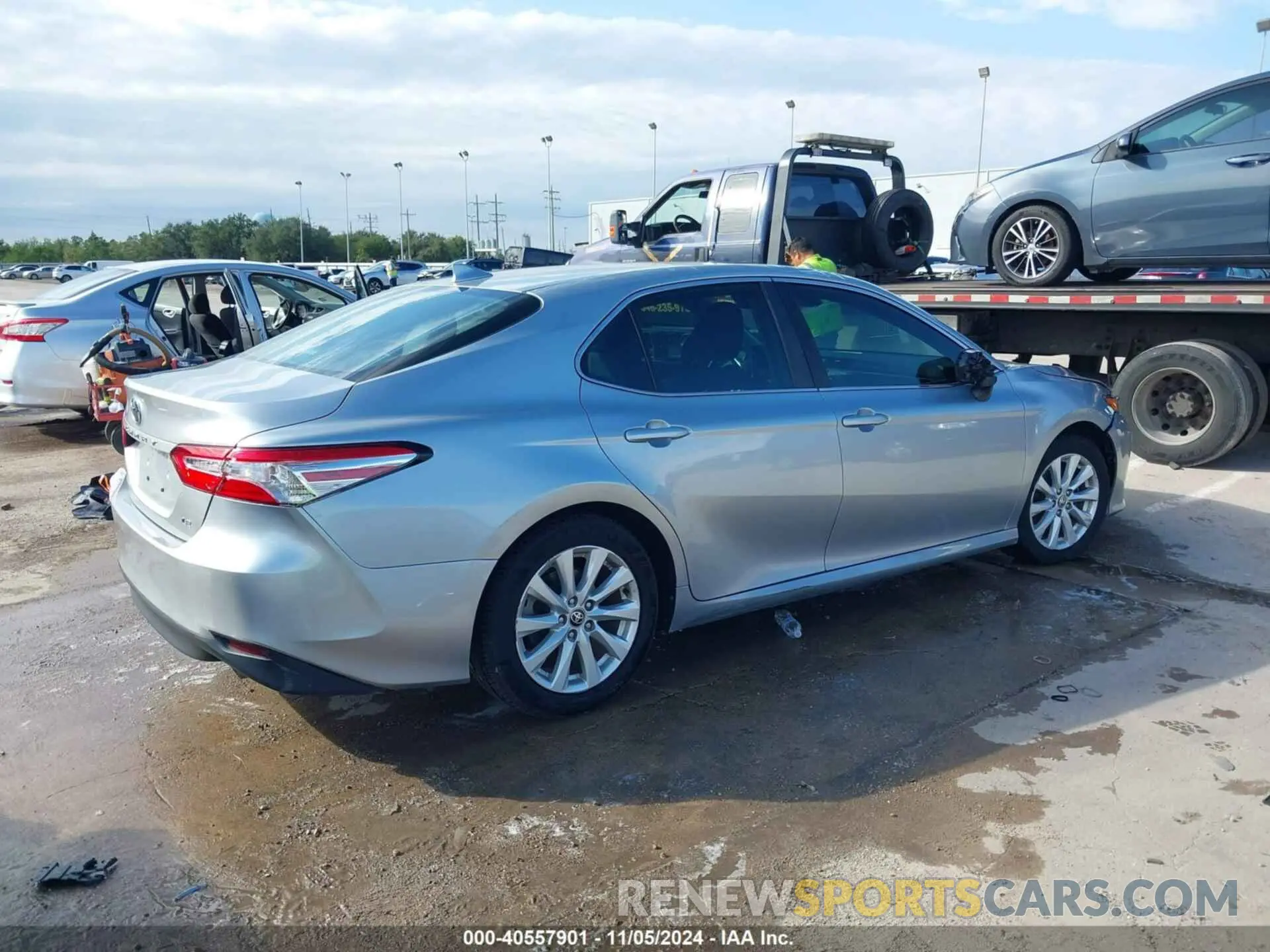 4 Photograph of a damaged car 4T1C11AK9LU511389 TOYOTA CAMRY 2020