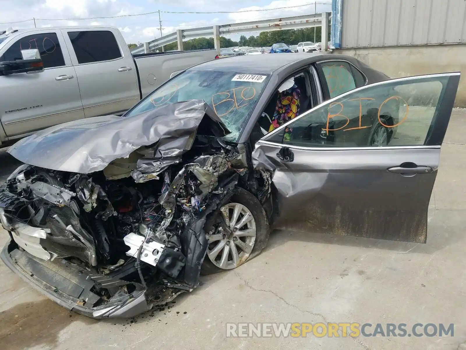 2 Photograph of a damaged car 4T1C11AK9LU880608 TOYOTA CAMRY 2020