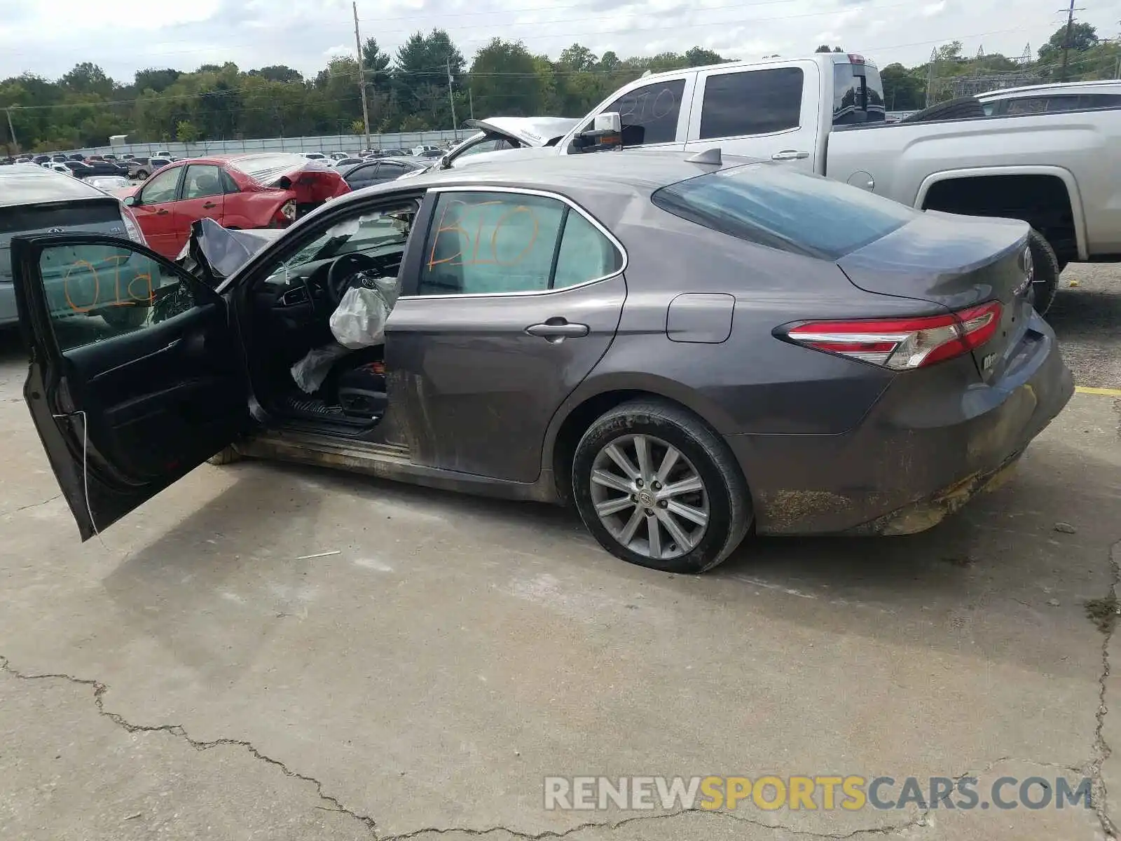 3 Photograph of a damaged car 4T1C11AK9LU880608 TOYOTA CAMRY 2020