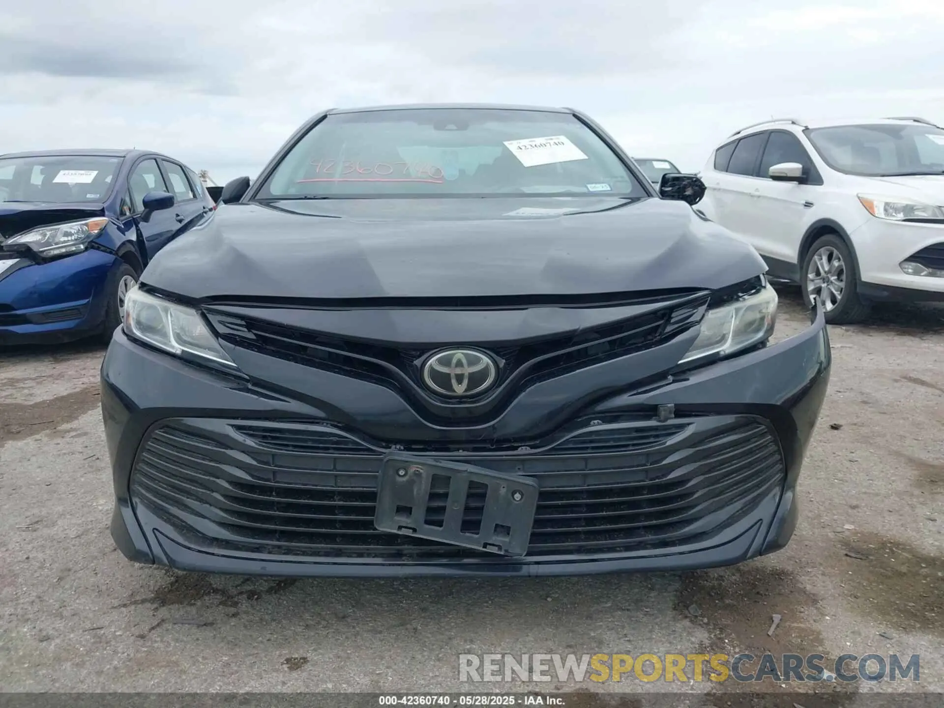12 Photograph of a damaged car 4T1C11AK9LU881175 TOYOTA CAMRY 2020