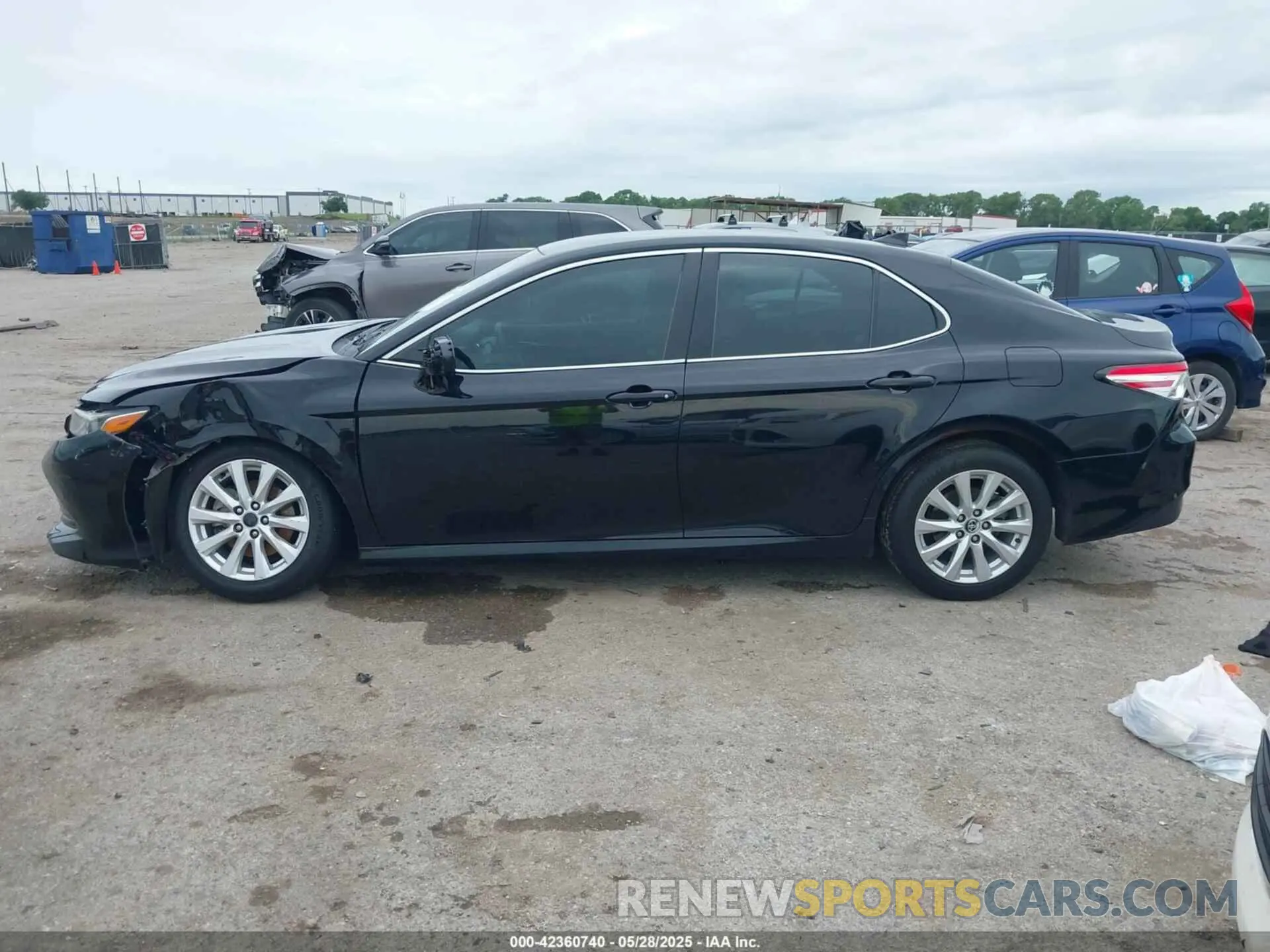 14 Photograph of a damaged car 4T1C11AK9LU881175 TOYOTA CAMRY 2020