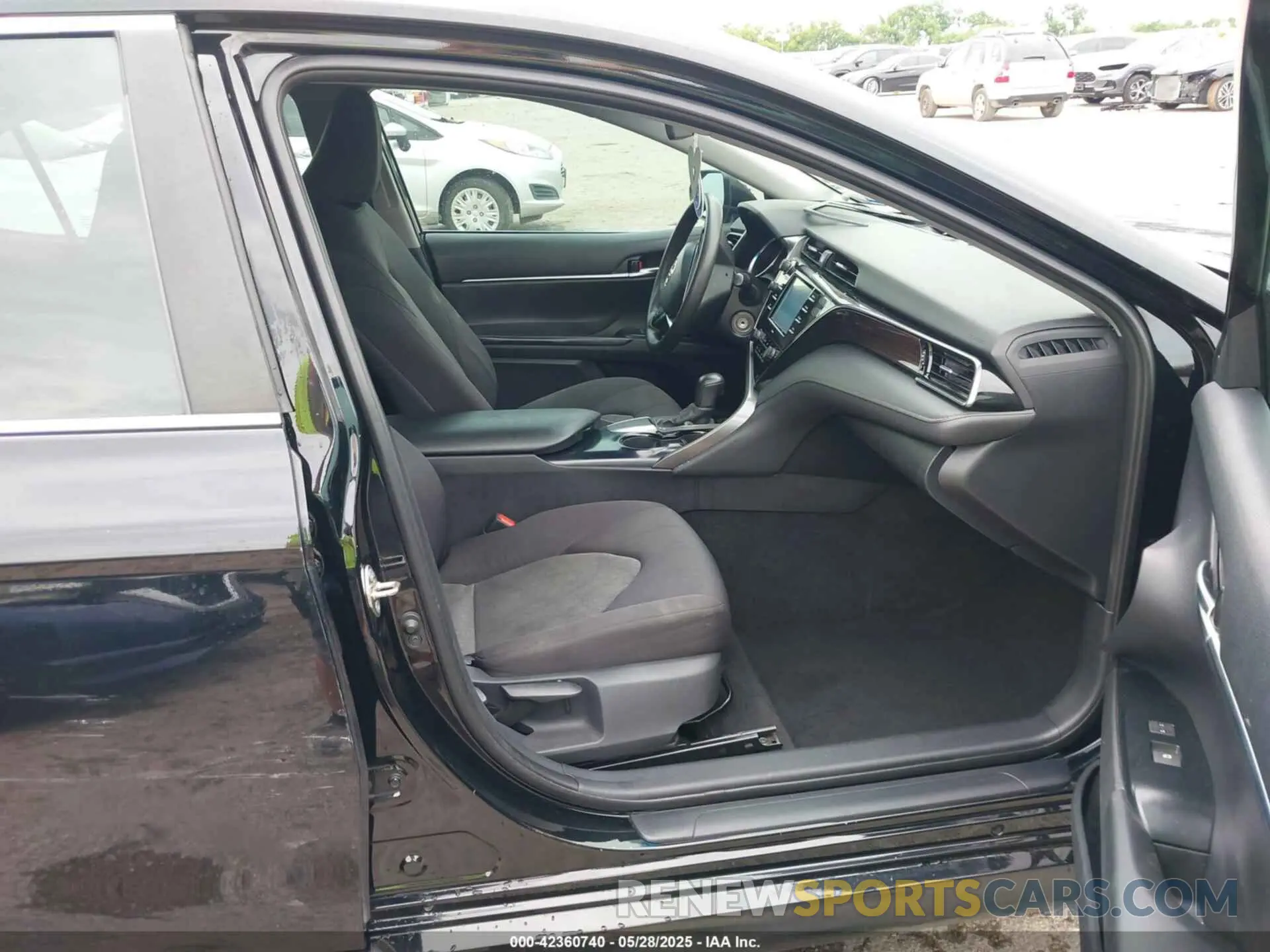 5 Photograph of a damaged car 4T1C11AK9LU881175 TOYOTA CAMRY 2020