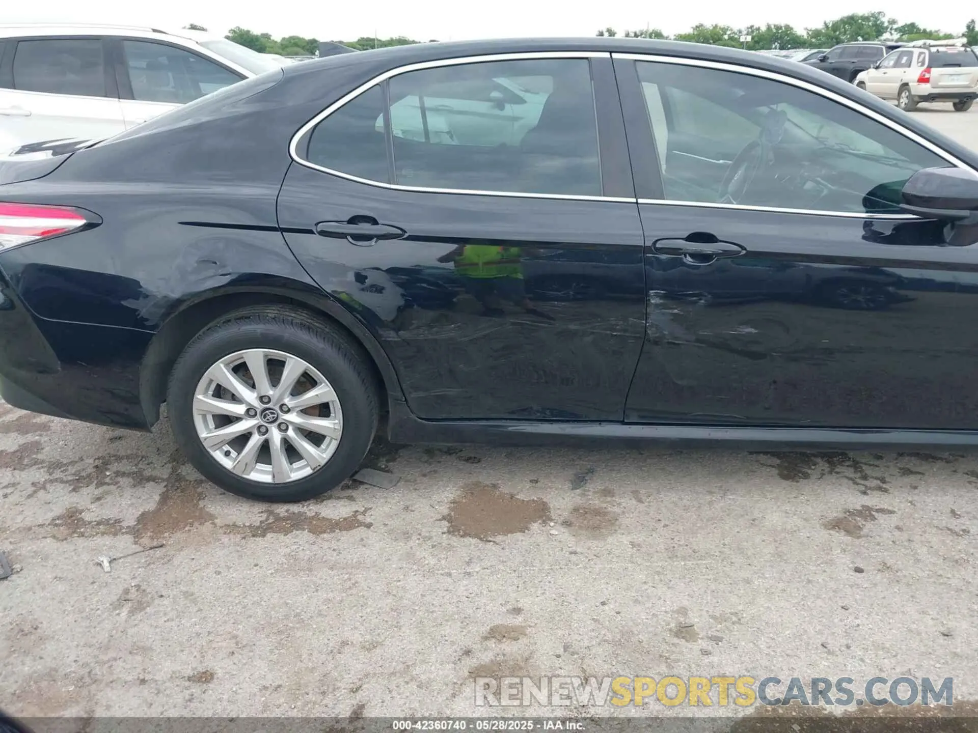 6 Photograph of a damaged car 4T1C11AK9LU881175 TOYOTA CAMRY 2020