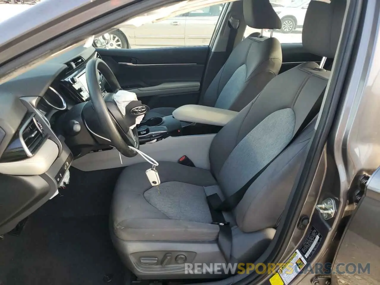 7 Photograph of a damaged car 4T1C11AK9LU900128 TOYOTA CAMRY 2020