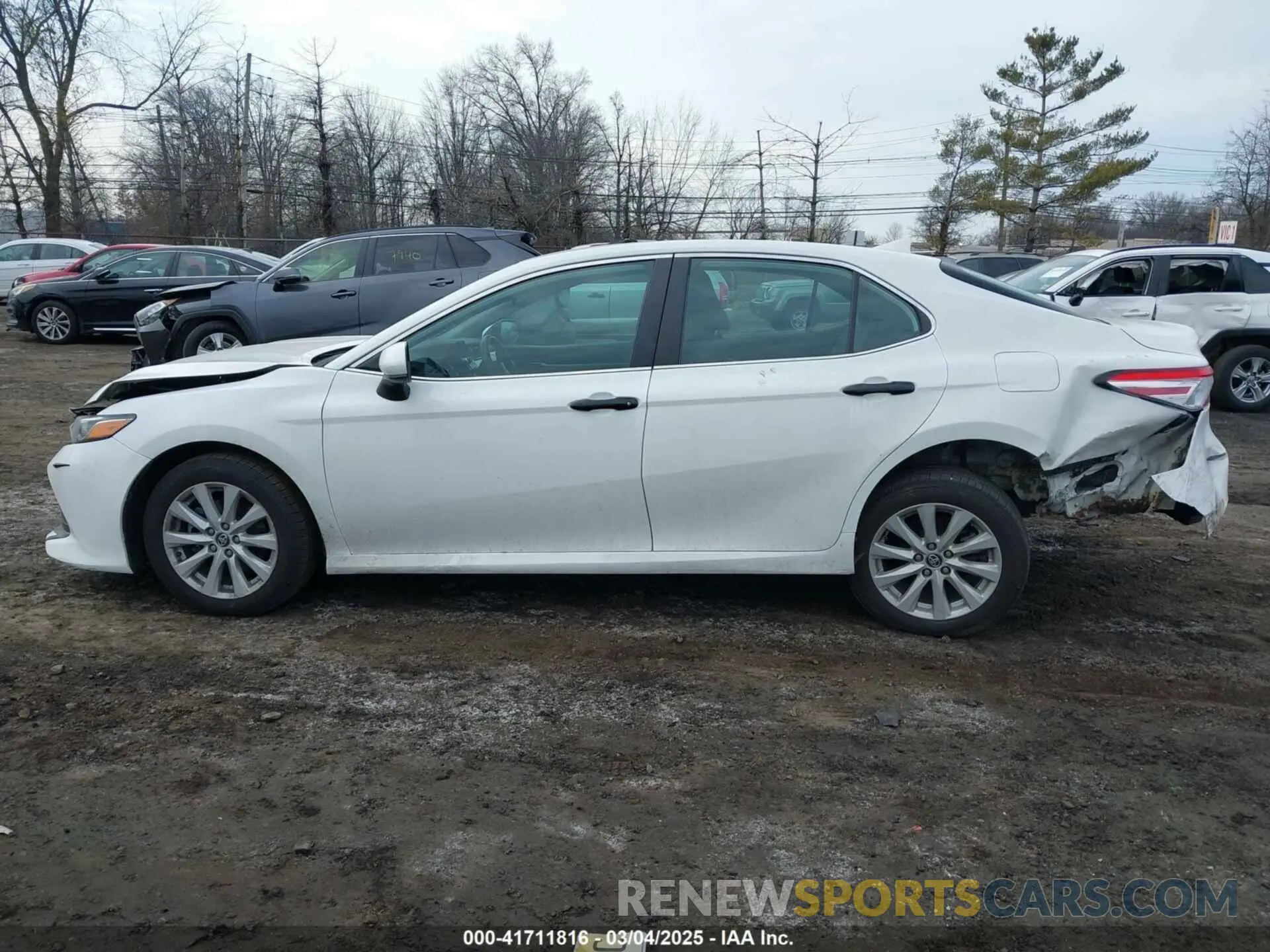 14 Photograph of a damaged car 4T1C11AK9LU912585 TOYOTA CAMRY 2020