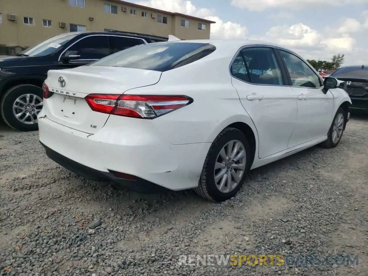 4 Photograph of a damaged car 4T1C11AK9LU916586 TOYOTA CAMRY 2020