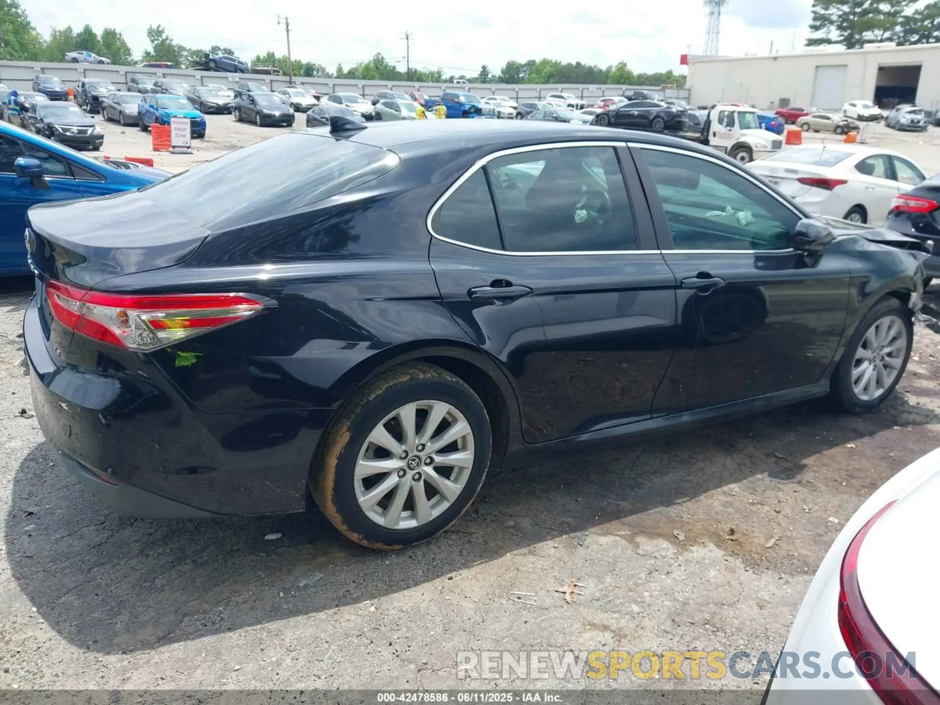 13 Photograph of a damaged car 4T1C11AK9LU921352 TOYOTA CAMRY 2020