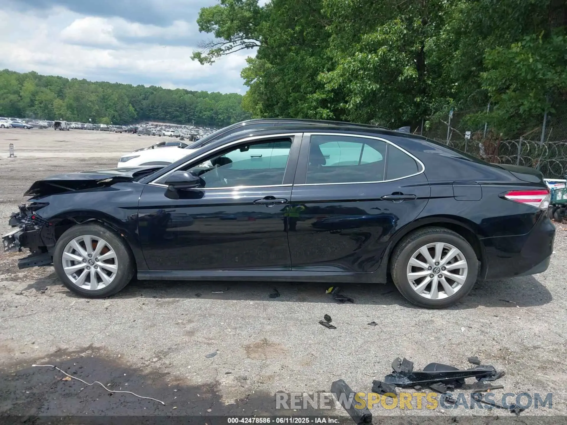 14 Photograph of a damaged car 4T1C11AK9LU921352 TOYOTA CAMRY 2020