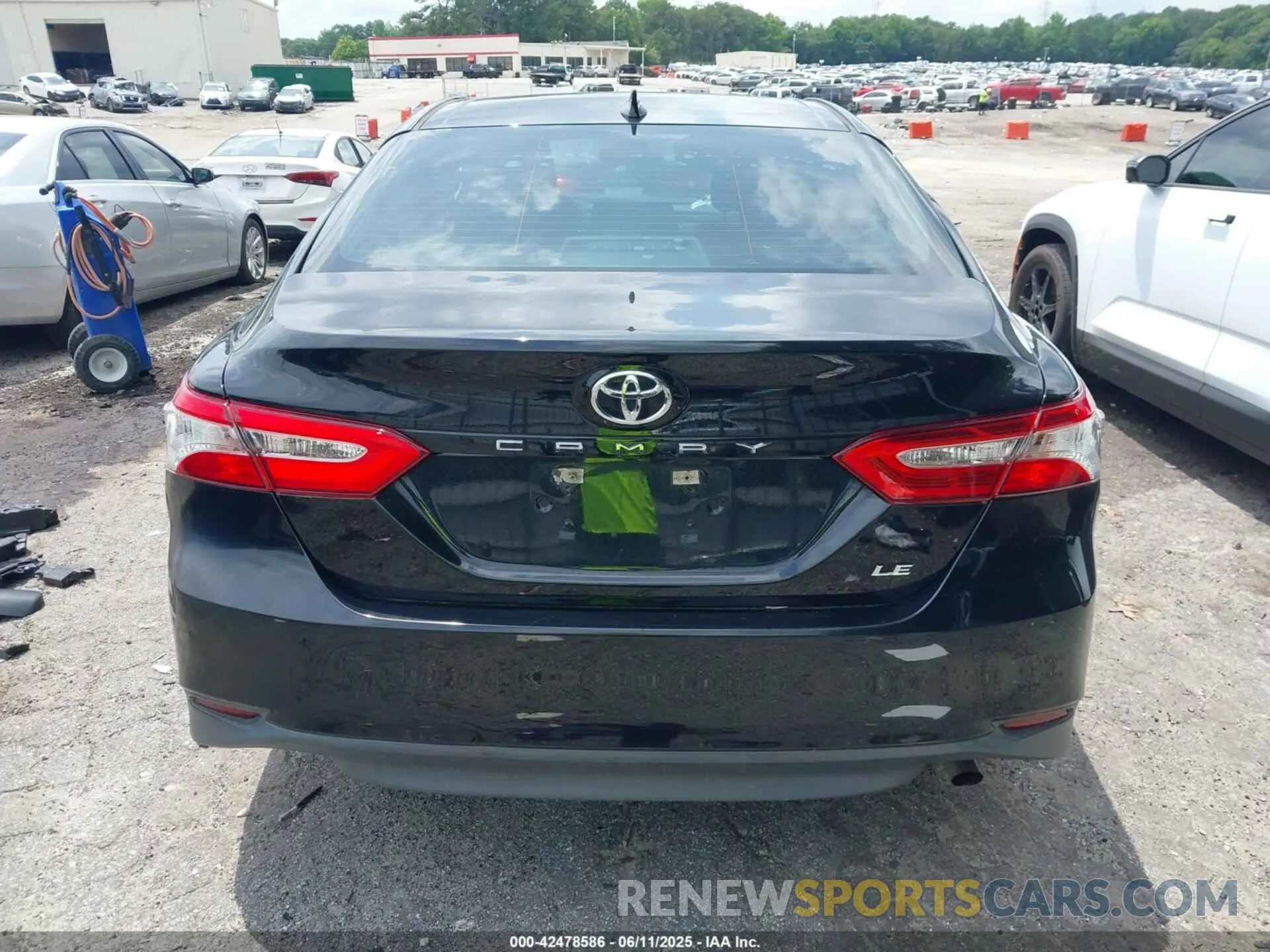 16 Photograph of a damaged car 4T1C11AK9LU921352 TOYOTA CAMRY 2020