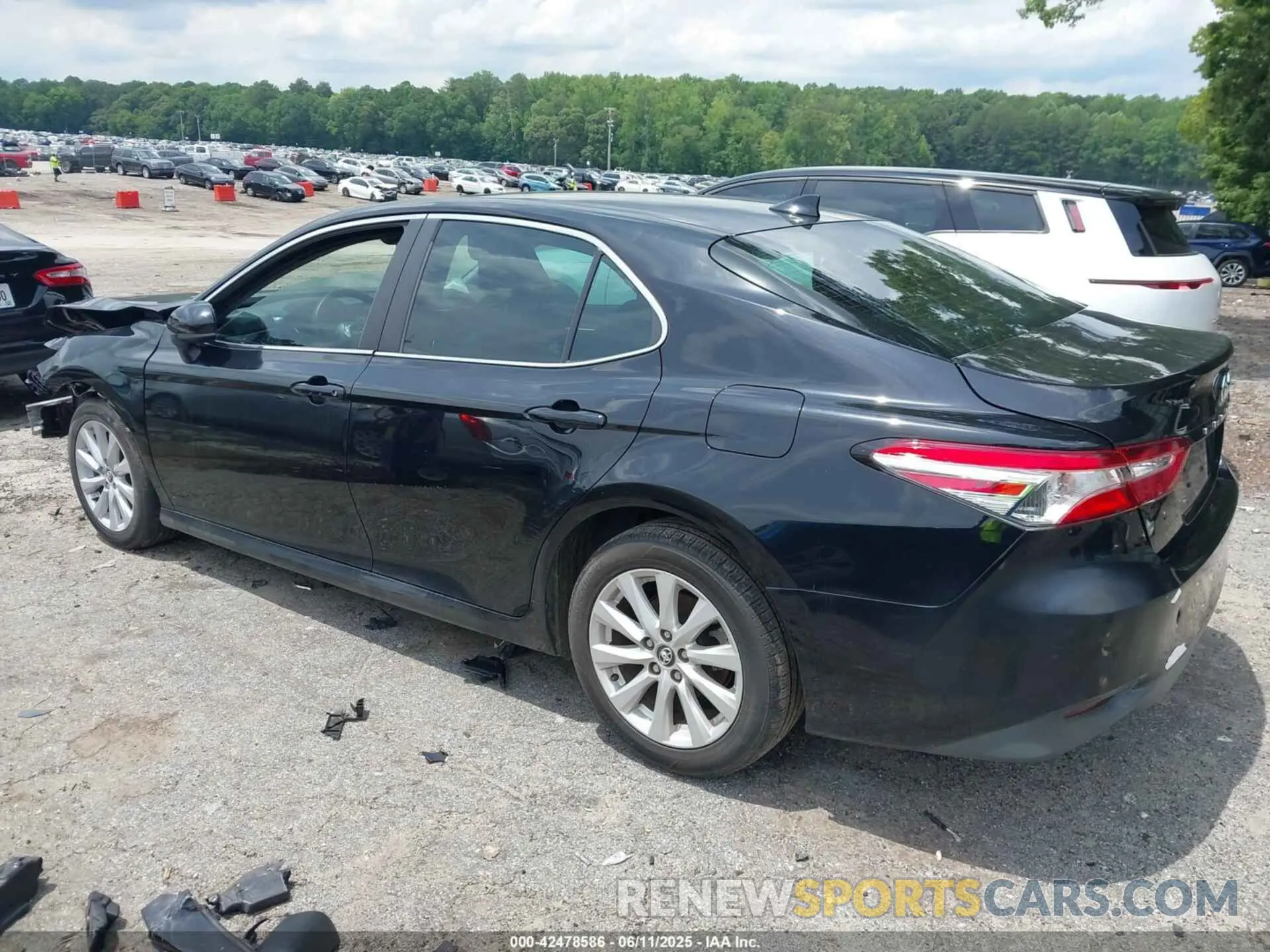 3 Photograph of a damaged car 4T1C11AK9LU921352 TOYOTA CAMRY 2020
