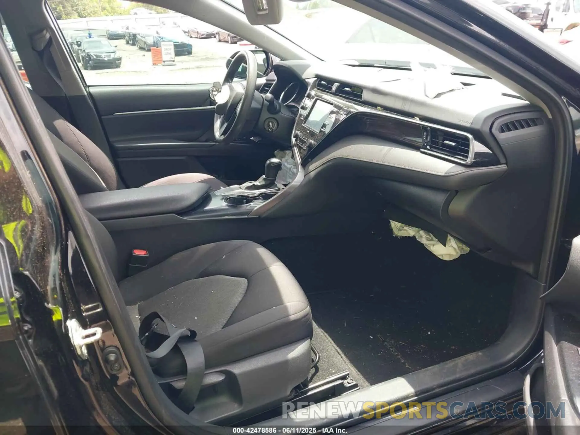 5 Photograph of a damaged car 4T1C11AK9LU921352 TOYOTA CAMRY 2020