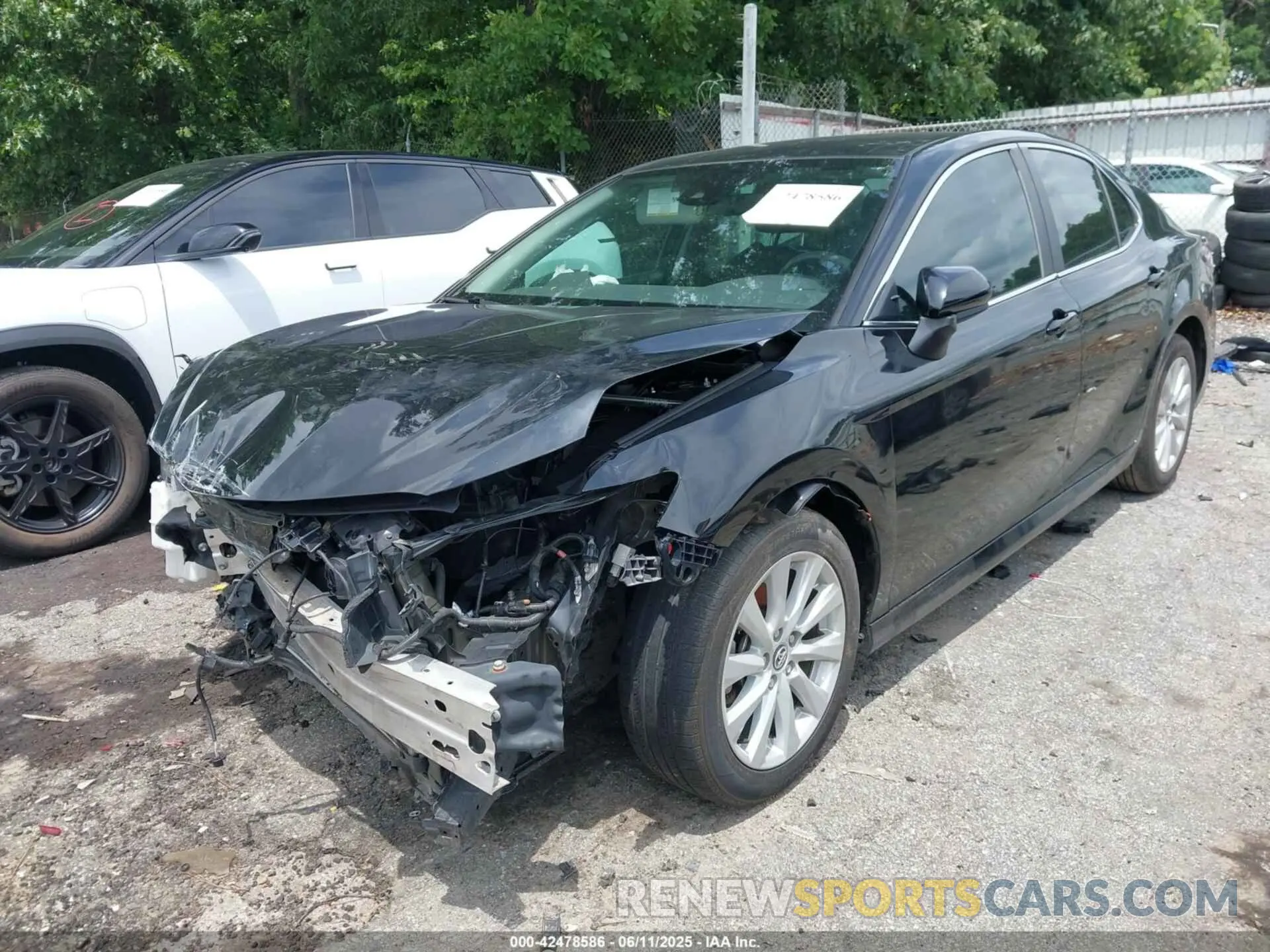 6 Photograph of a damaged car 4T1C11AK9LU921352 TOYOTA CAMRY 2020