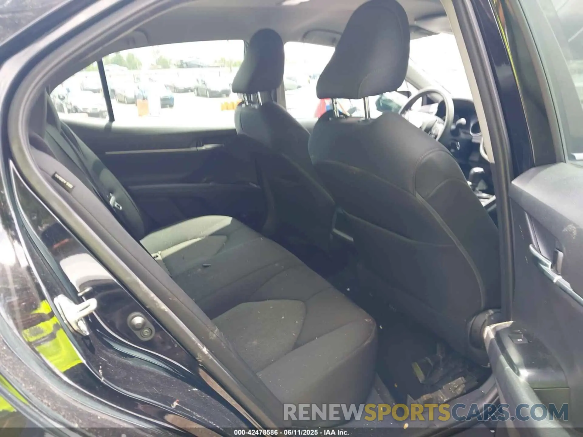 8 Photograph of a damaged car 4T1C11AK9LU921352 TOYOTA CAMRY 2020