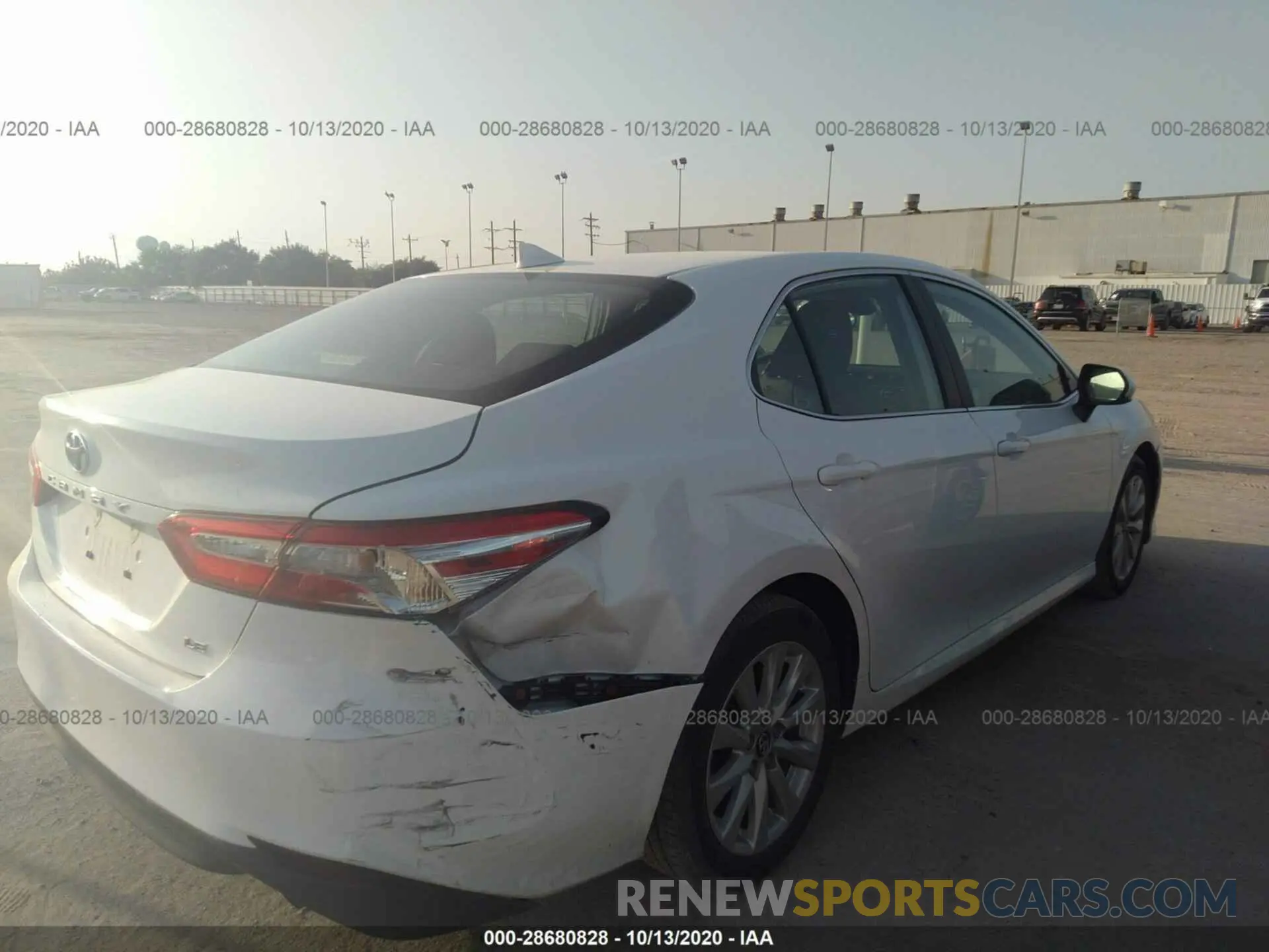 4 Photograph of a damaged car 4T1C11AK9LU927507 TOYOTA CAMRY 2020
