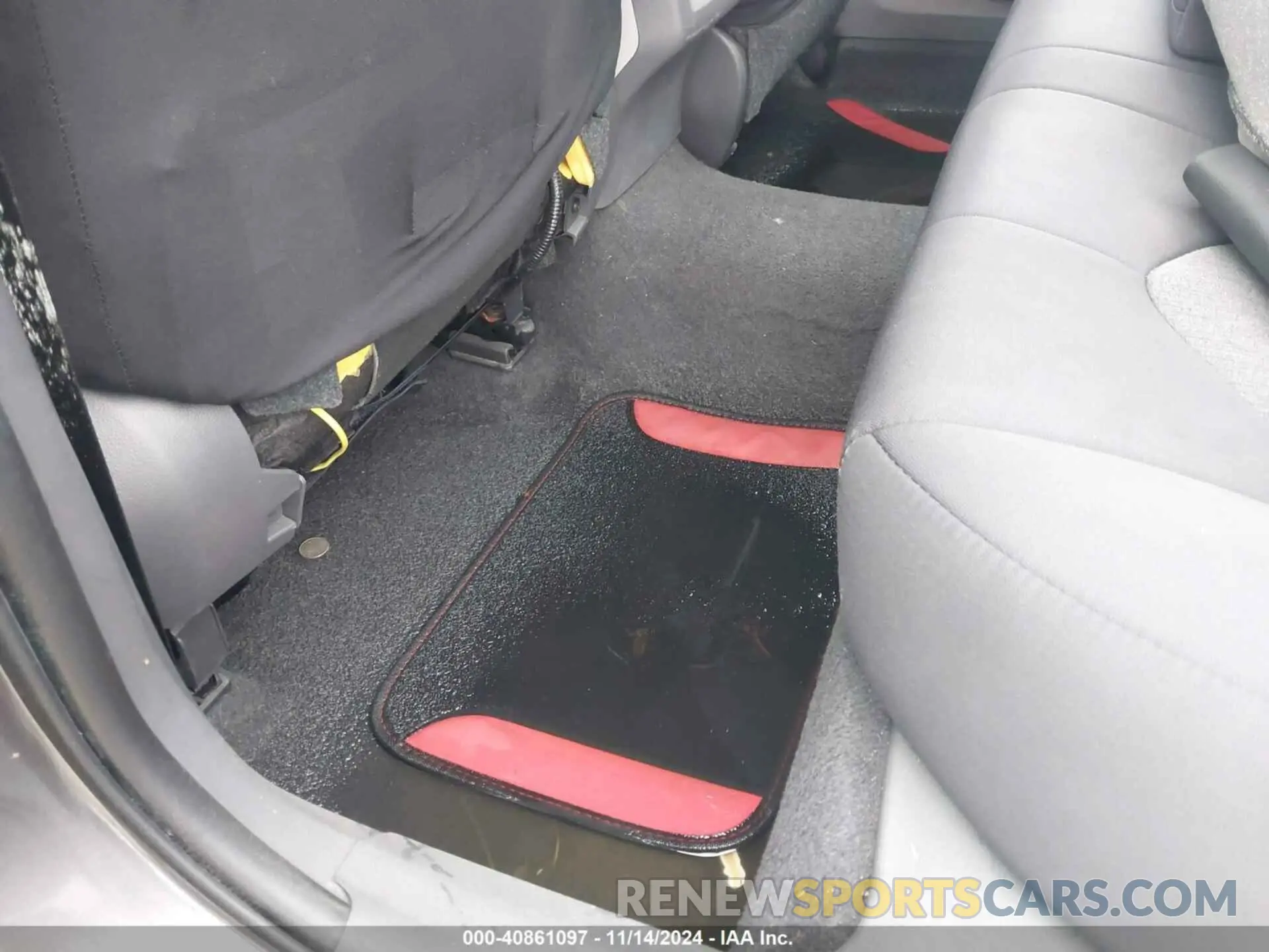 6 Photograph of a damaged car 4T1C11AK9LU929838 TOYOTA CAMRY 2020