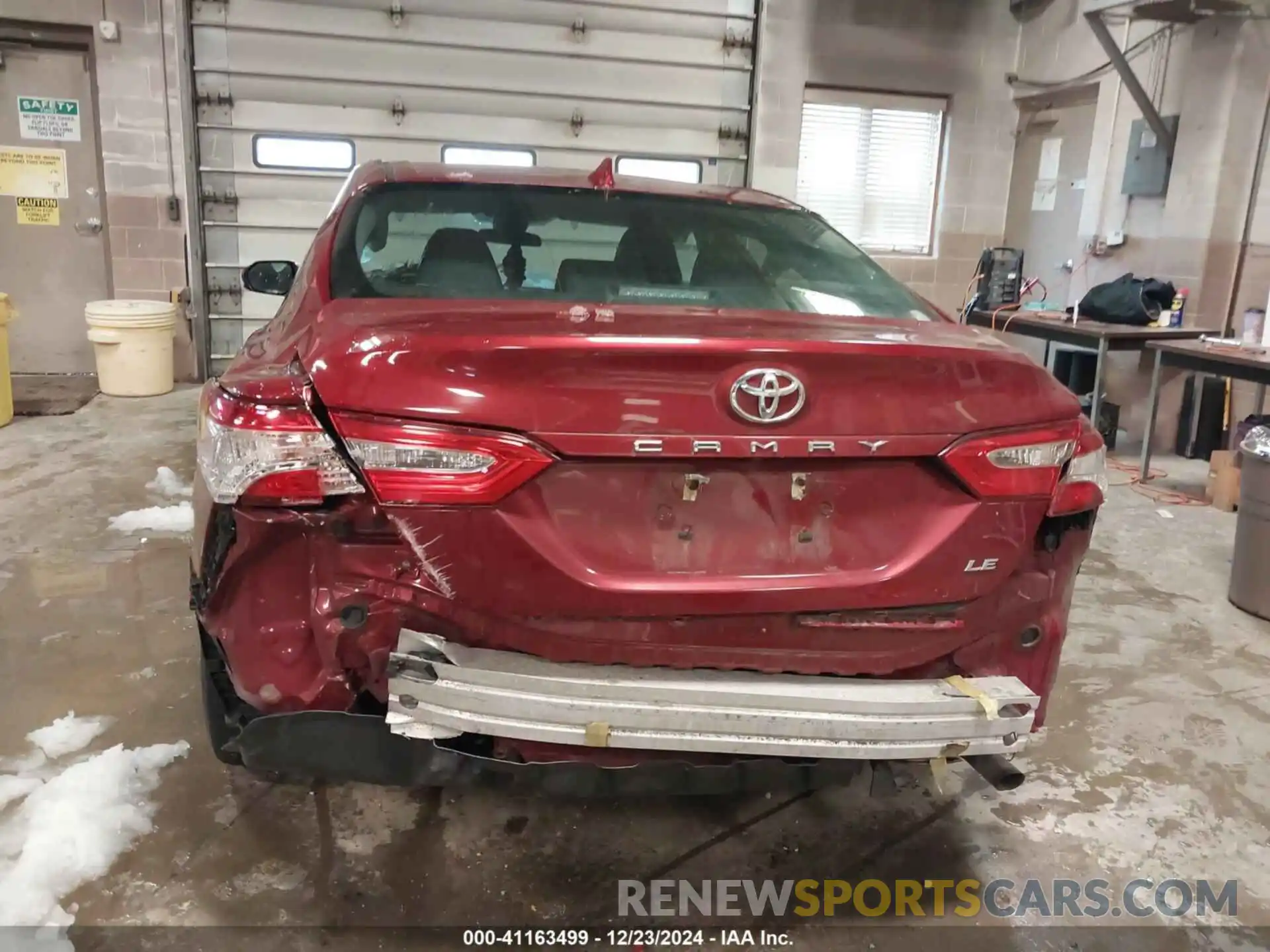 16 Photograph of a damaged car 4T1C11AK9LU930732 TOYOTA CAMRY 2020