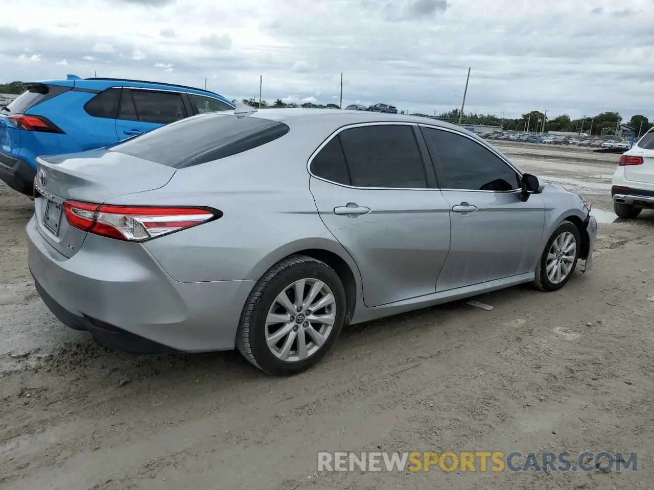 3 Photograph of a damaged car 4T1C11AK9LU931072 TOYOTA CAMRY 2020