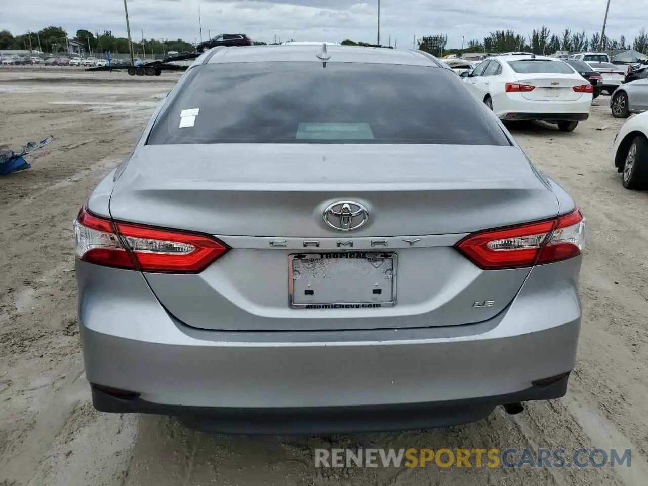 6 Photograph of a damaged car 4T1C11AK9LU931072 TOYOTA CAMRY 2020