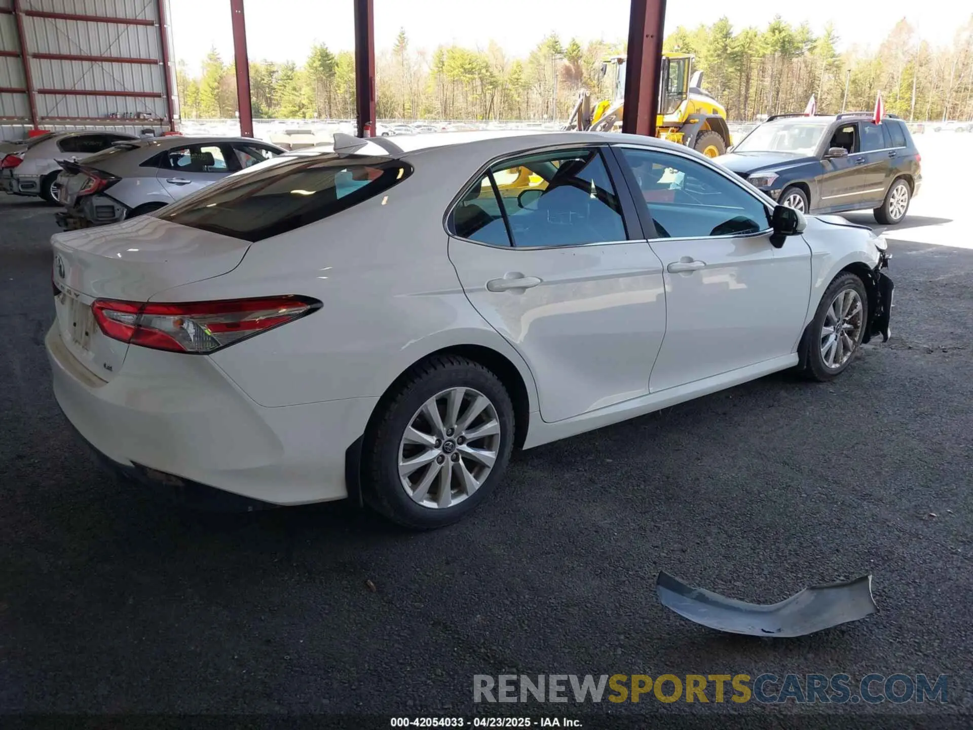 4 Photograph of a damaged car 4T1C11AK9LU935025 TOYOTA CAMRY 2020