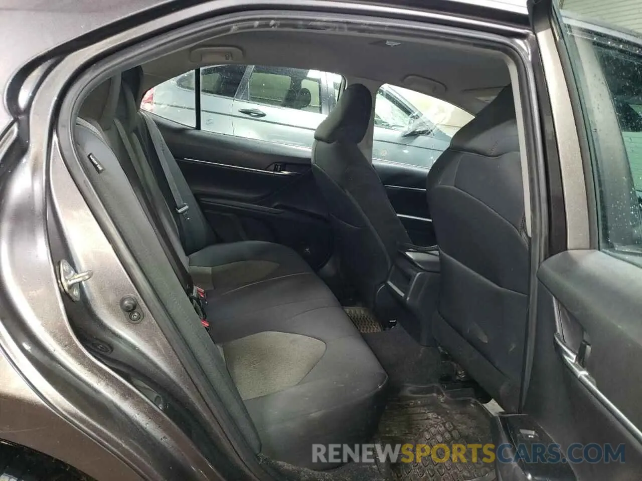 10 Photograph of a damaged car 4T1C11AK9LU939110 TOYOTA CAMRY 2020