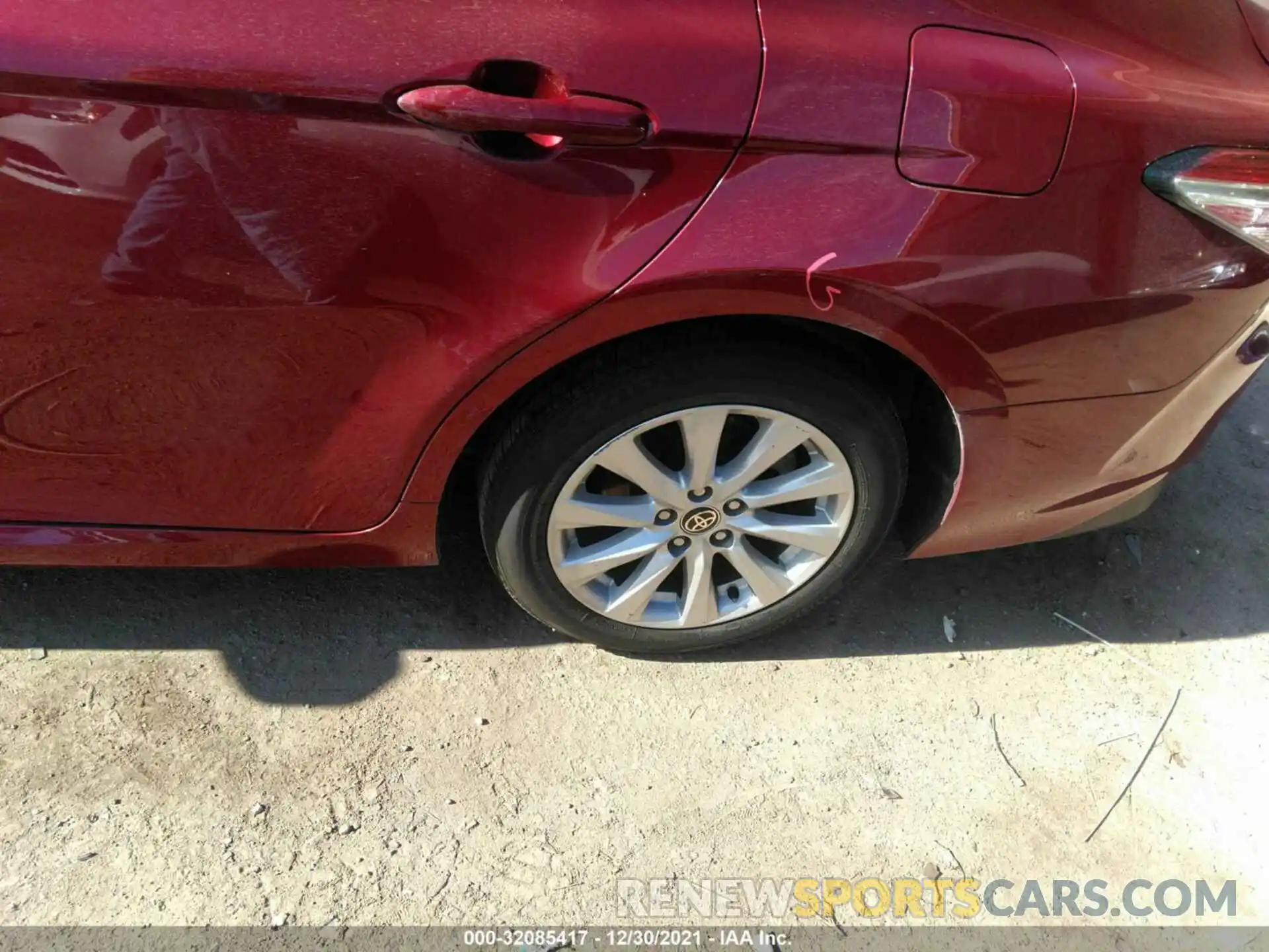 12 Photograph of a damaged car 4T1C11AK9LU950334 TOYOTA CAMRY 2020