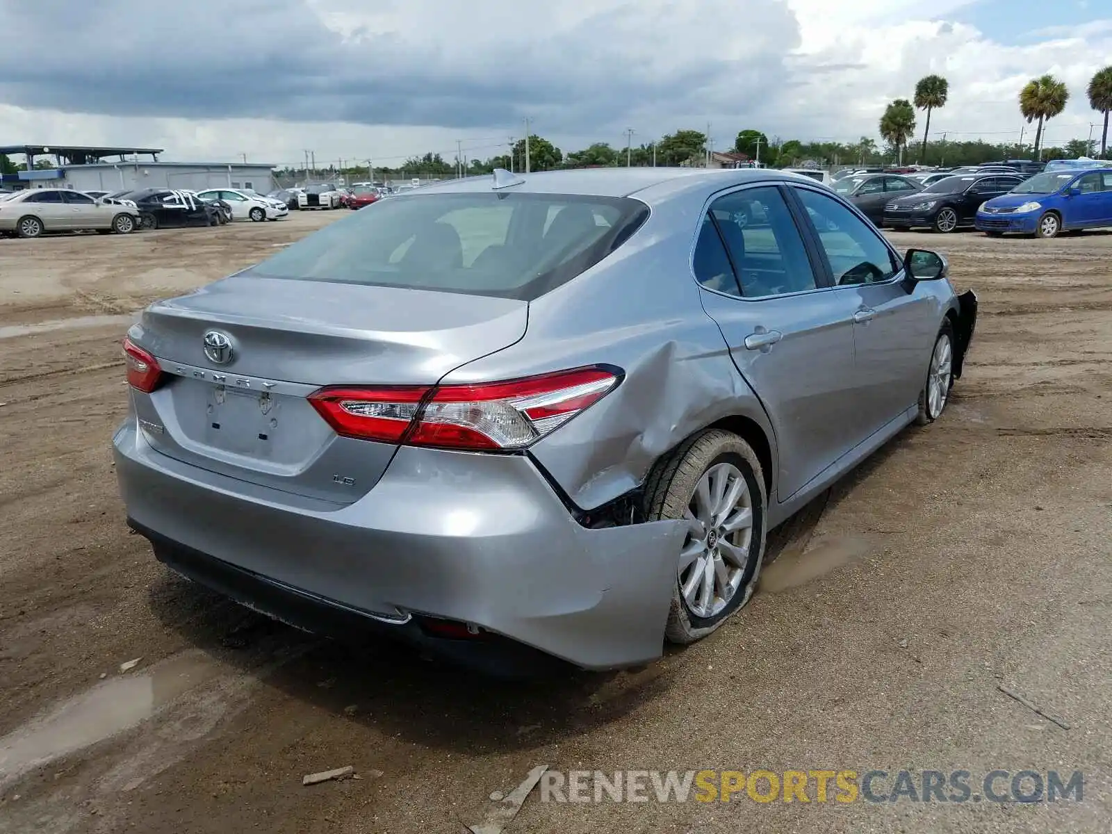 4 Photograph of a damaged car 4T1C11AK9LU952620 TOYOTA CAMRY 2020