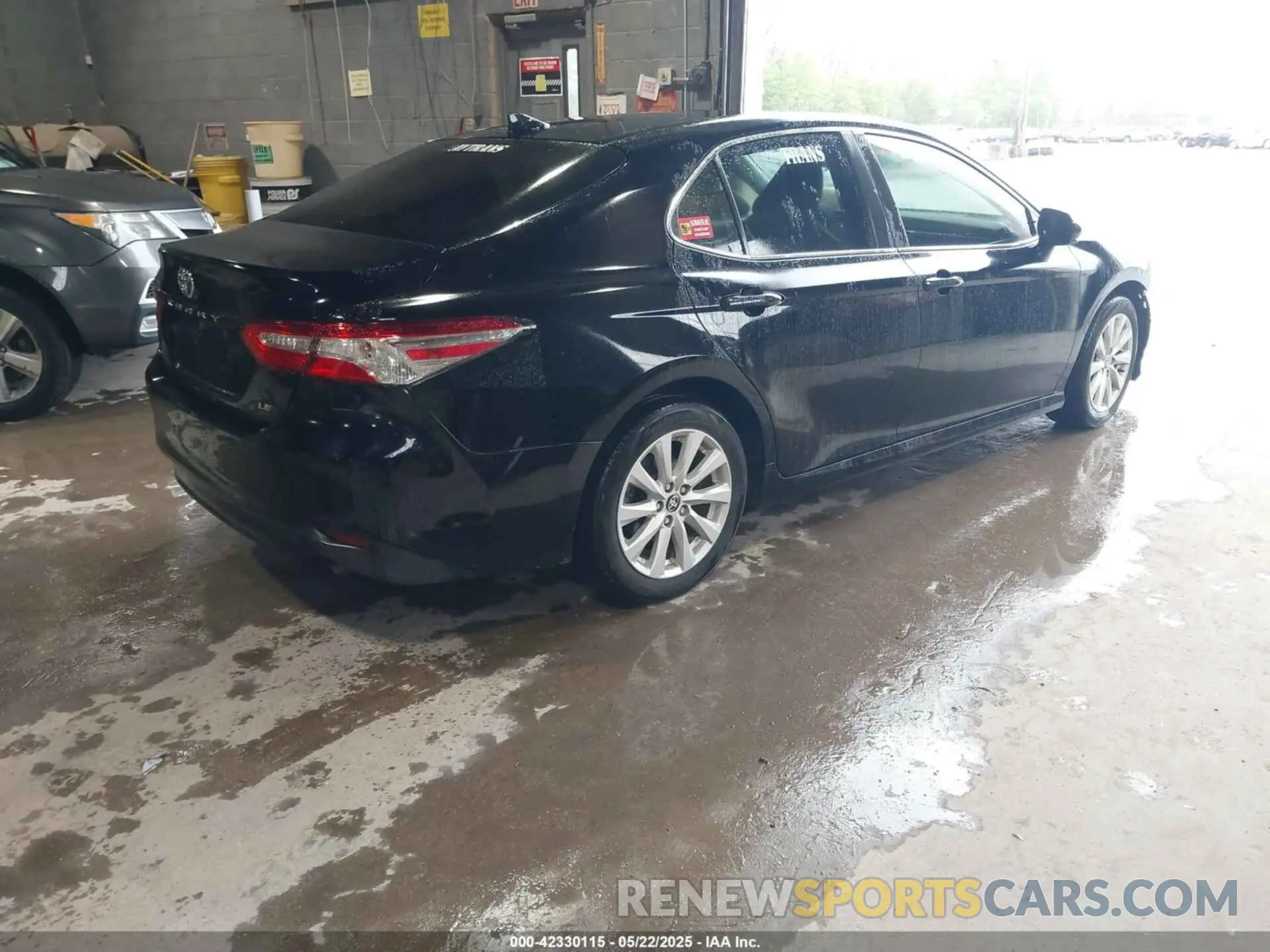 4 Photograph of a damaged car 4T1C11AK9LU960880 TOYOTA CAMRY 2020