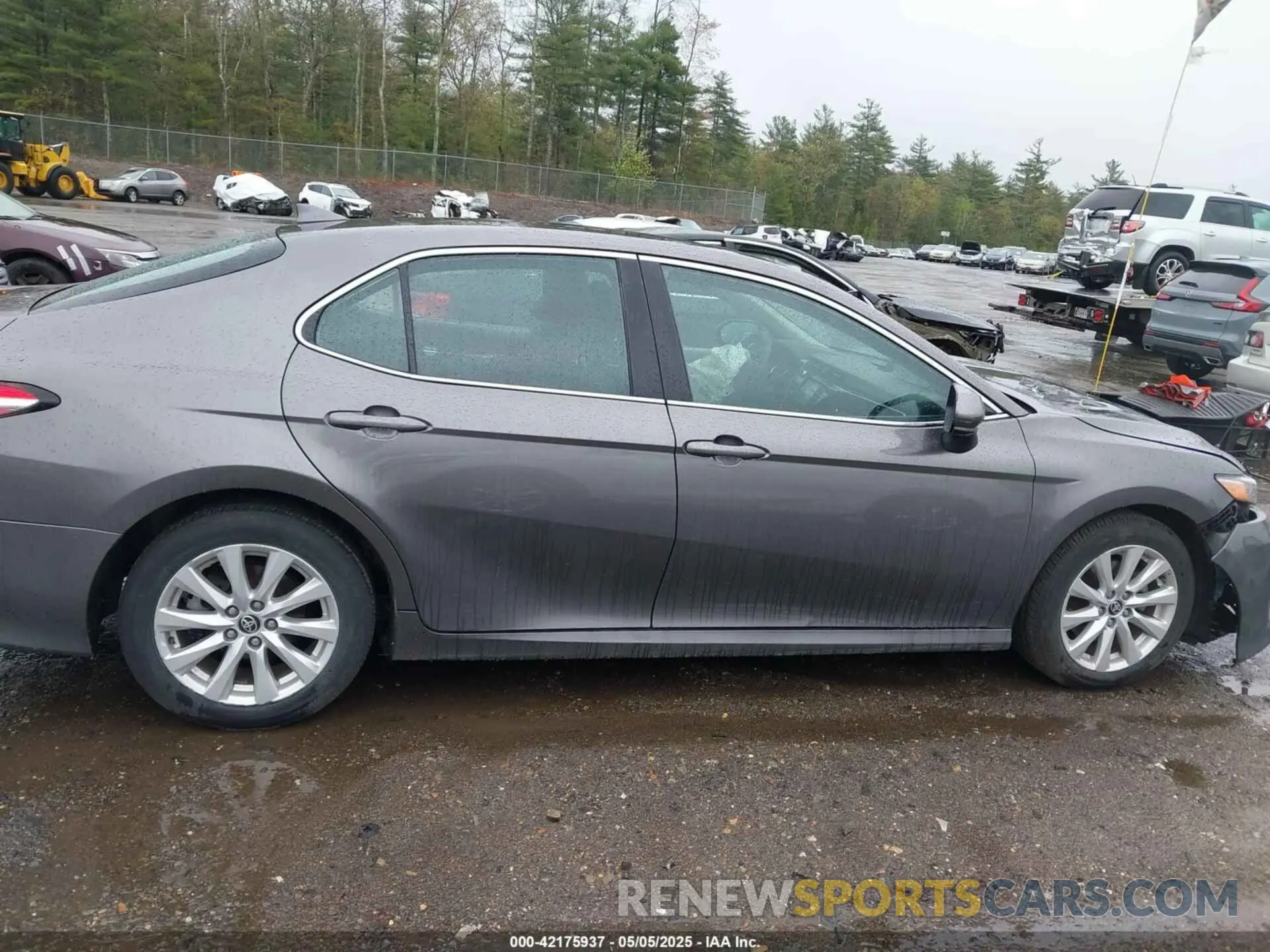 13 Photograph of a damaged car 4T1C11AK9LU996830 TOYOTA CAMRY 2020