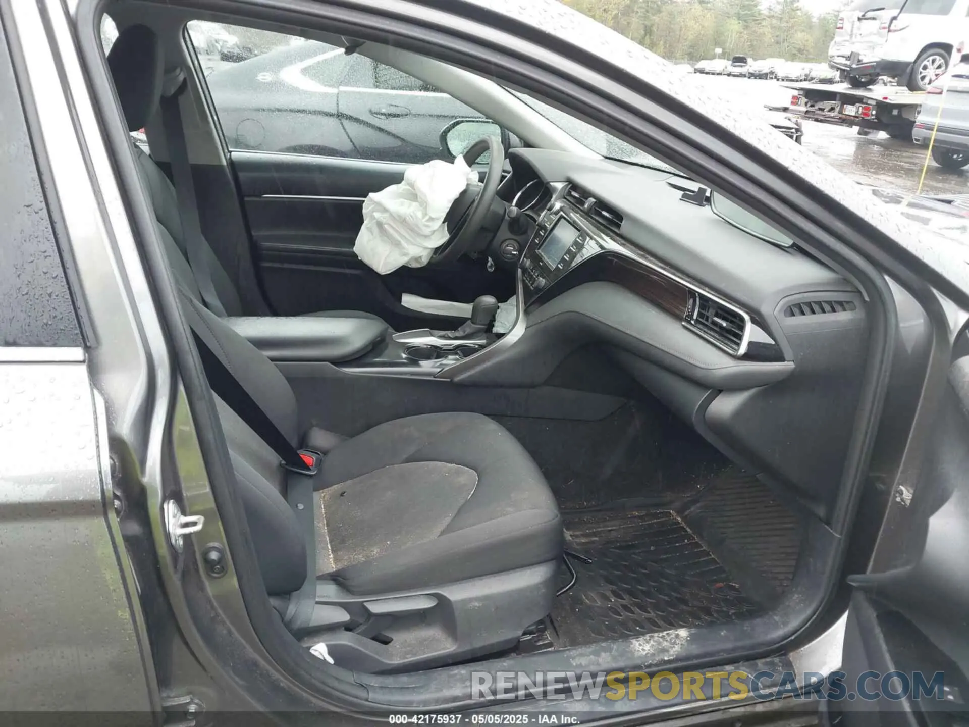 5 Photograph of a damaged car 4T1C11AK9LU996830 TOYOTA CAMRY 2020
