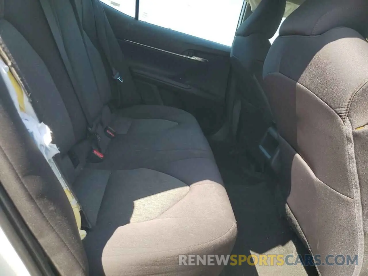 10 Photograph of a damaged car 4T1C11AKXLU305675 TOYOTA CAMRY 2020