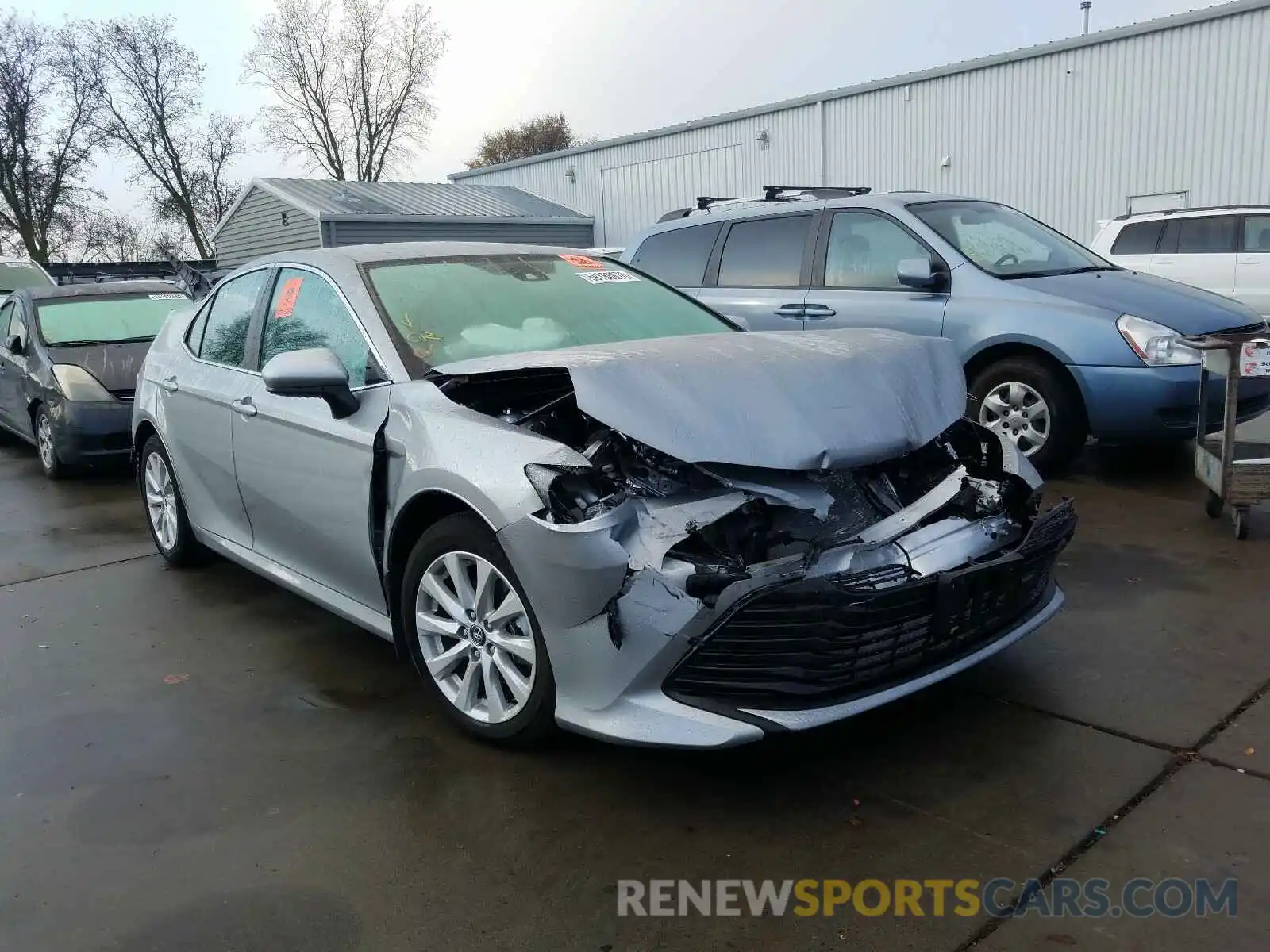 1 Photograph of a damaged car 4T1C11AKXLU320404 TOYOTA CAMRY 2020