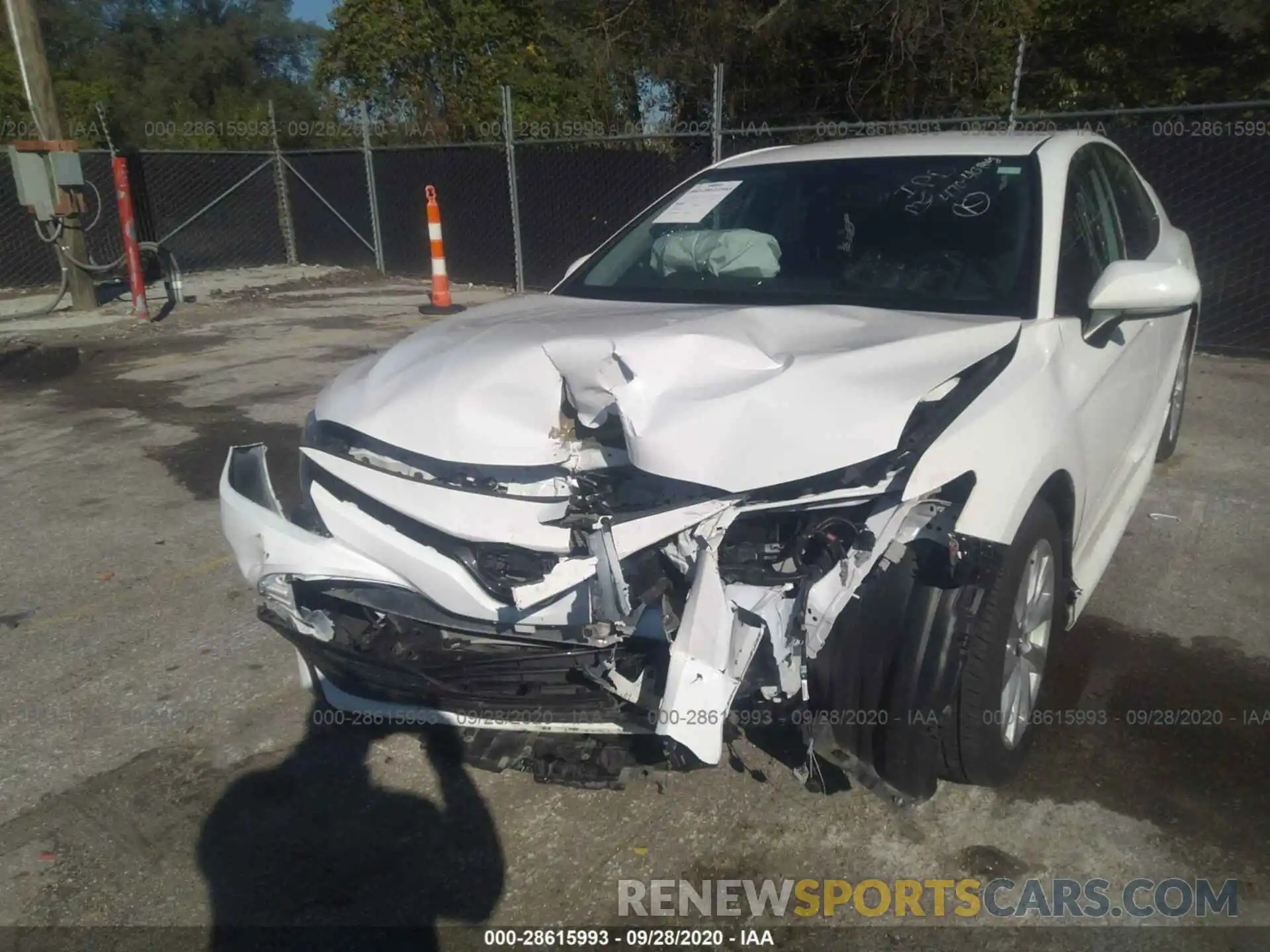 6 Photograph of a damaged car 4T1C11AKXLU332875 TOYOTA CAMRY 2020