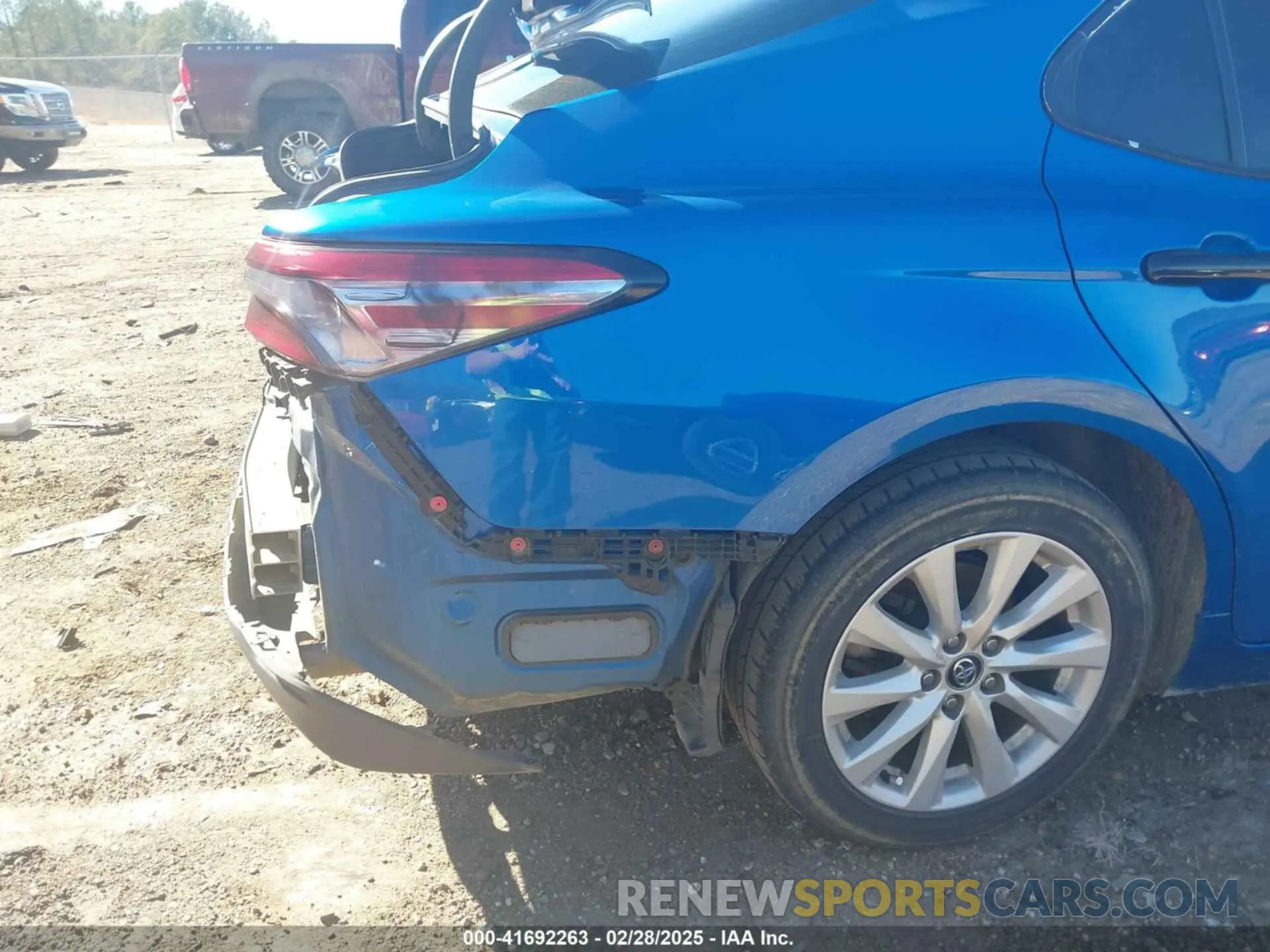 17 Photograph of a damaged car 4T1C11AKXLU335355 TOYOTA CAMRY 2020