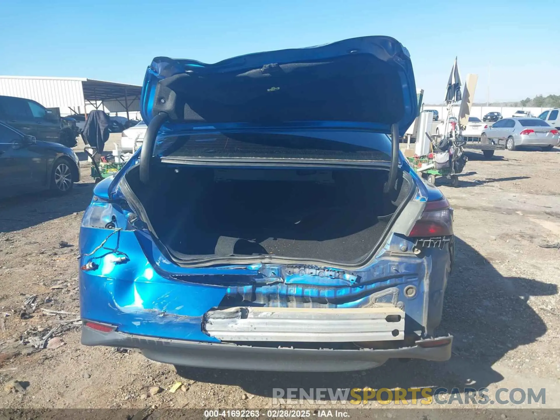 6 Photograph of a damaged car 4T1C11AKXLU335355 TOYOTA CAMRY 2020