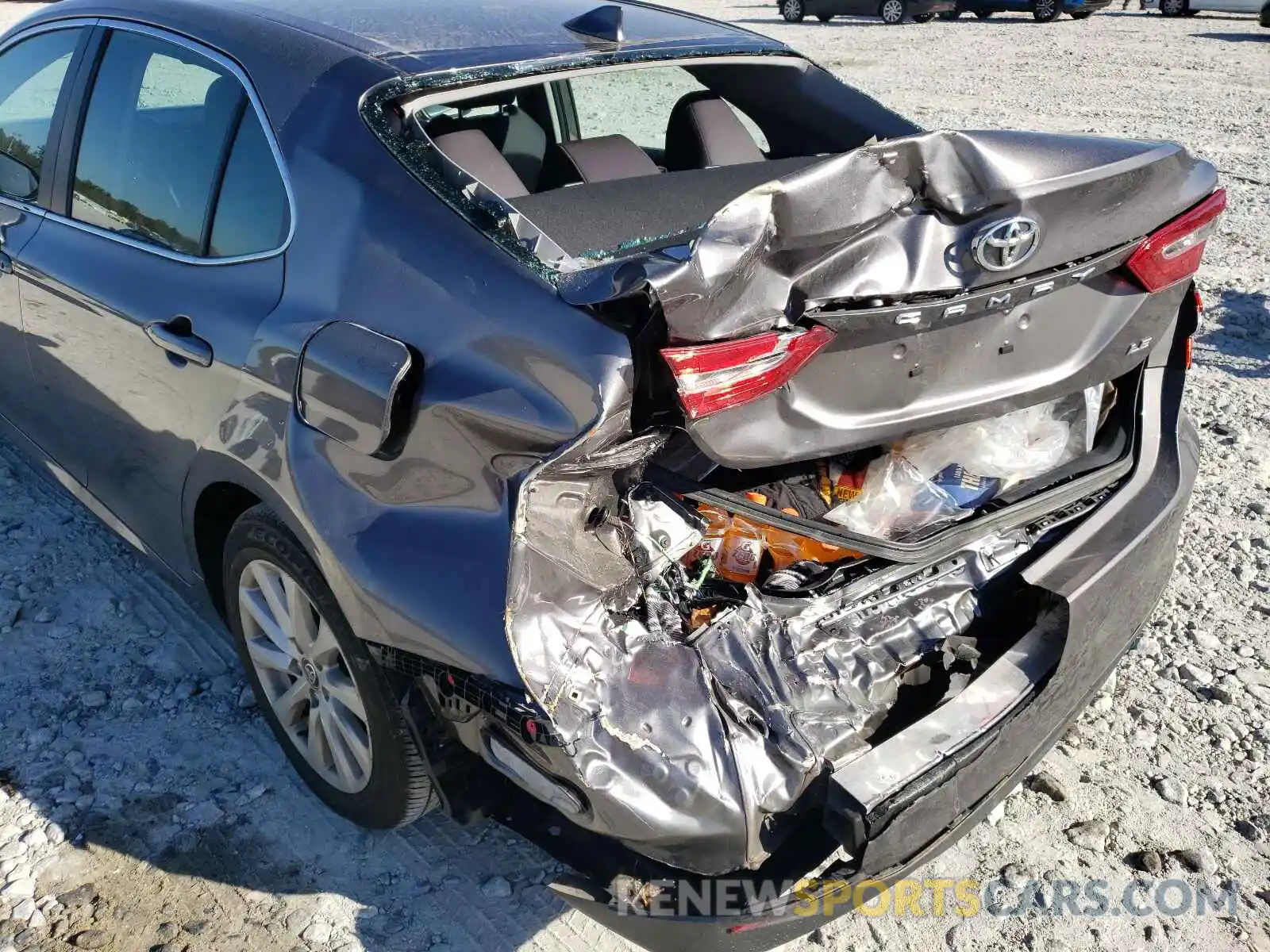 9 Photograph of a damaged car 4T1C11AKXLU370493 TOYOTA CAMRY 2020