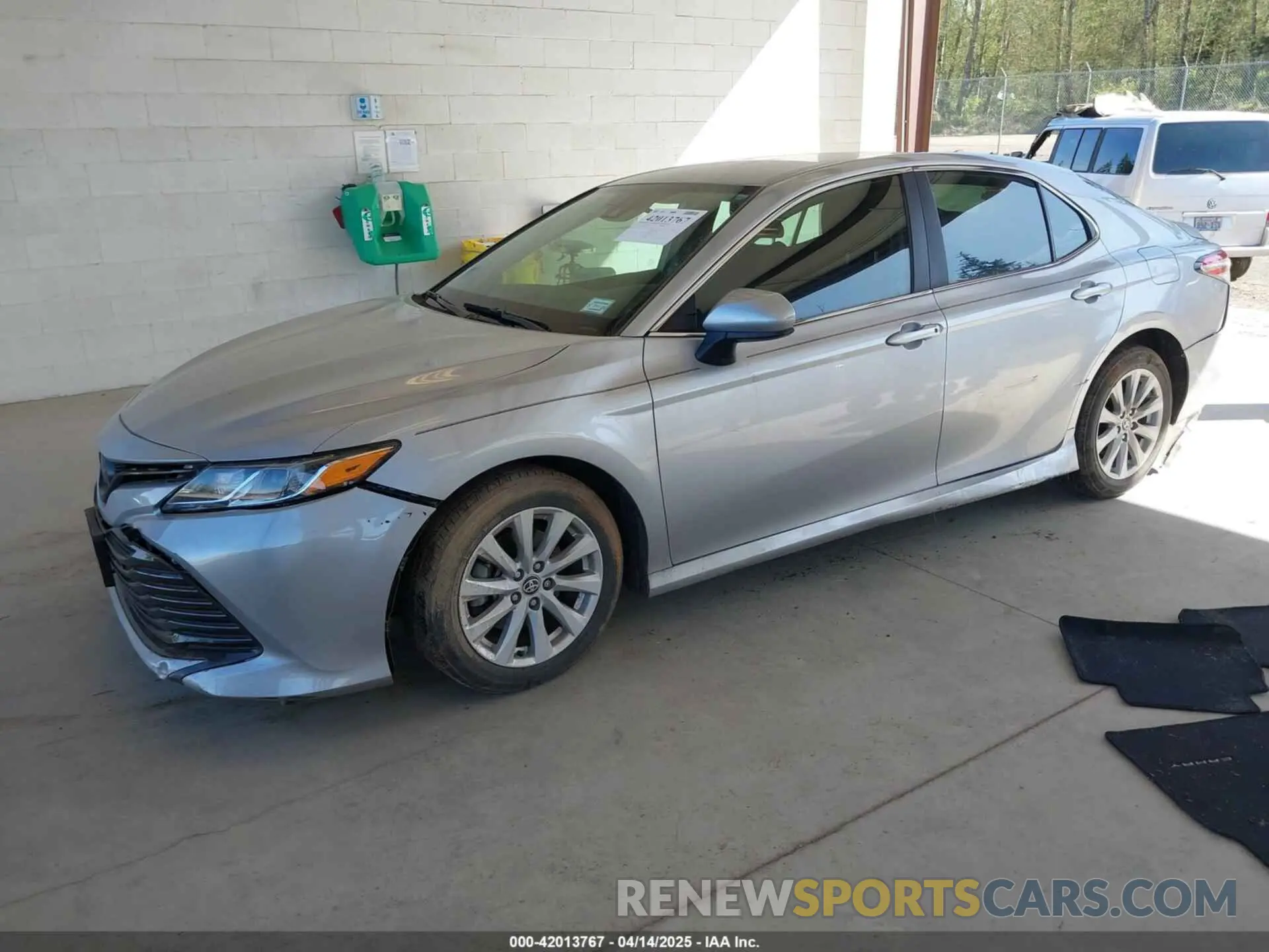 2 Photograph of a damaged car 4T1C11AKXLU381686 TOYOTA CAMRY 2020